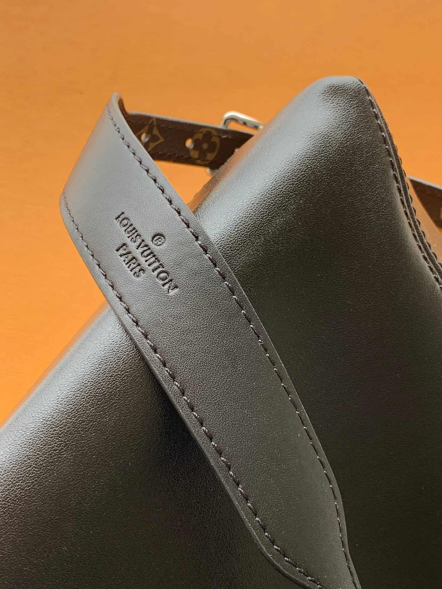 Louis Vuitton CarryAll Vibe BB Lambskin M12888 Black High