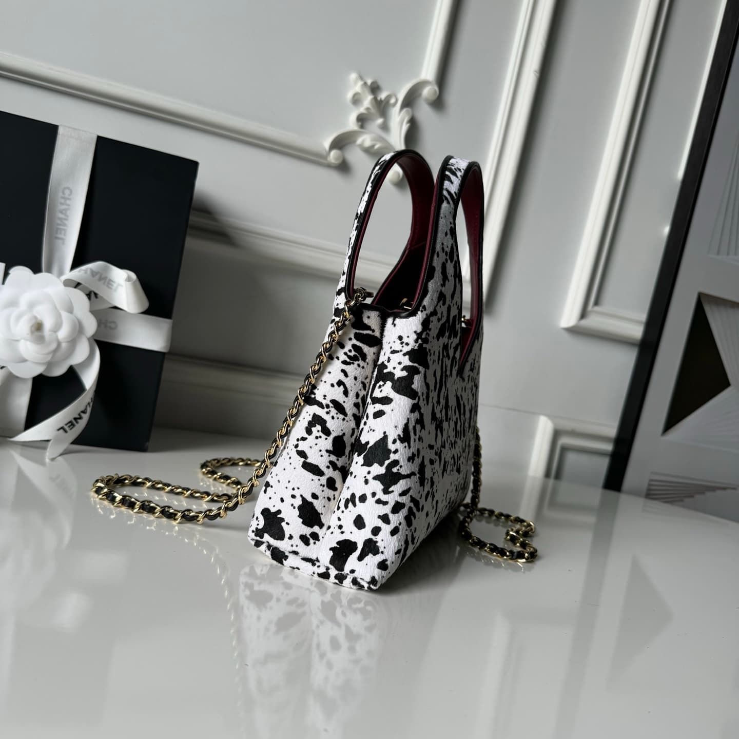 Chanel Shopping Bag Lambskin & Gold-Tone Metal White & Black AS6392 A