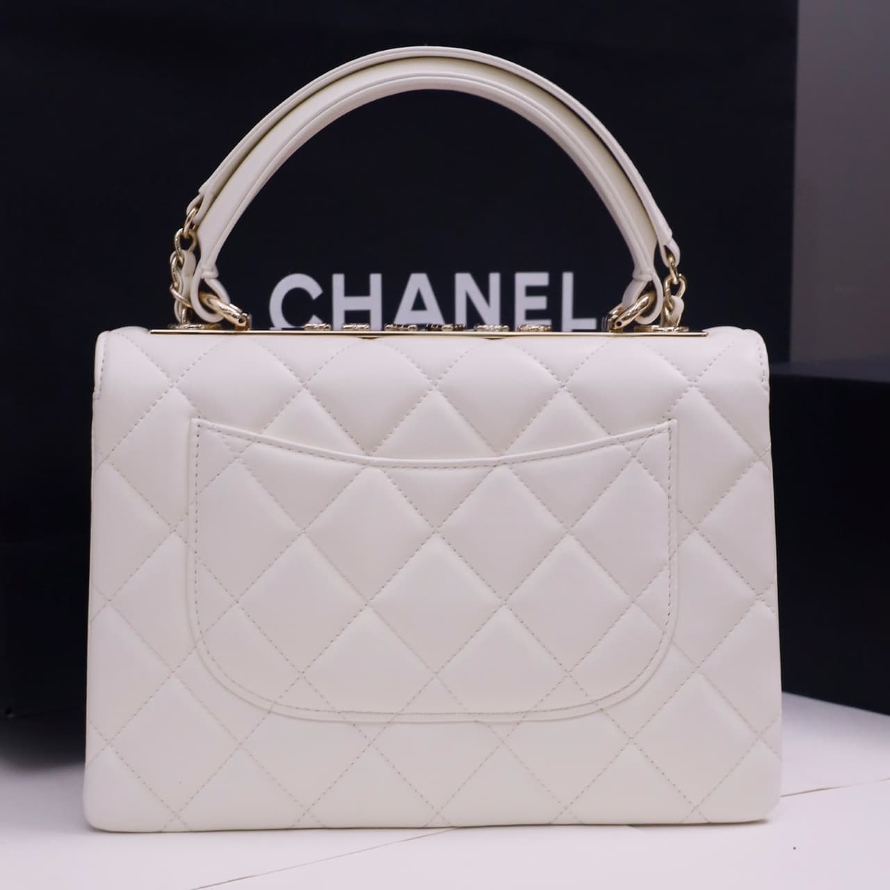 SMALL FLAP BAG WITH TOP HANDLE Lambskin Gold Metal White A