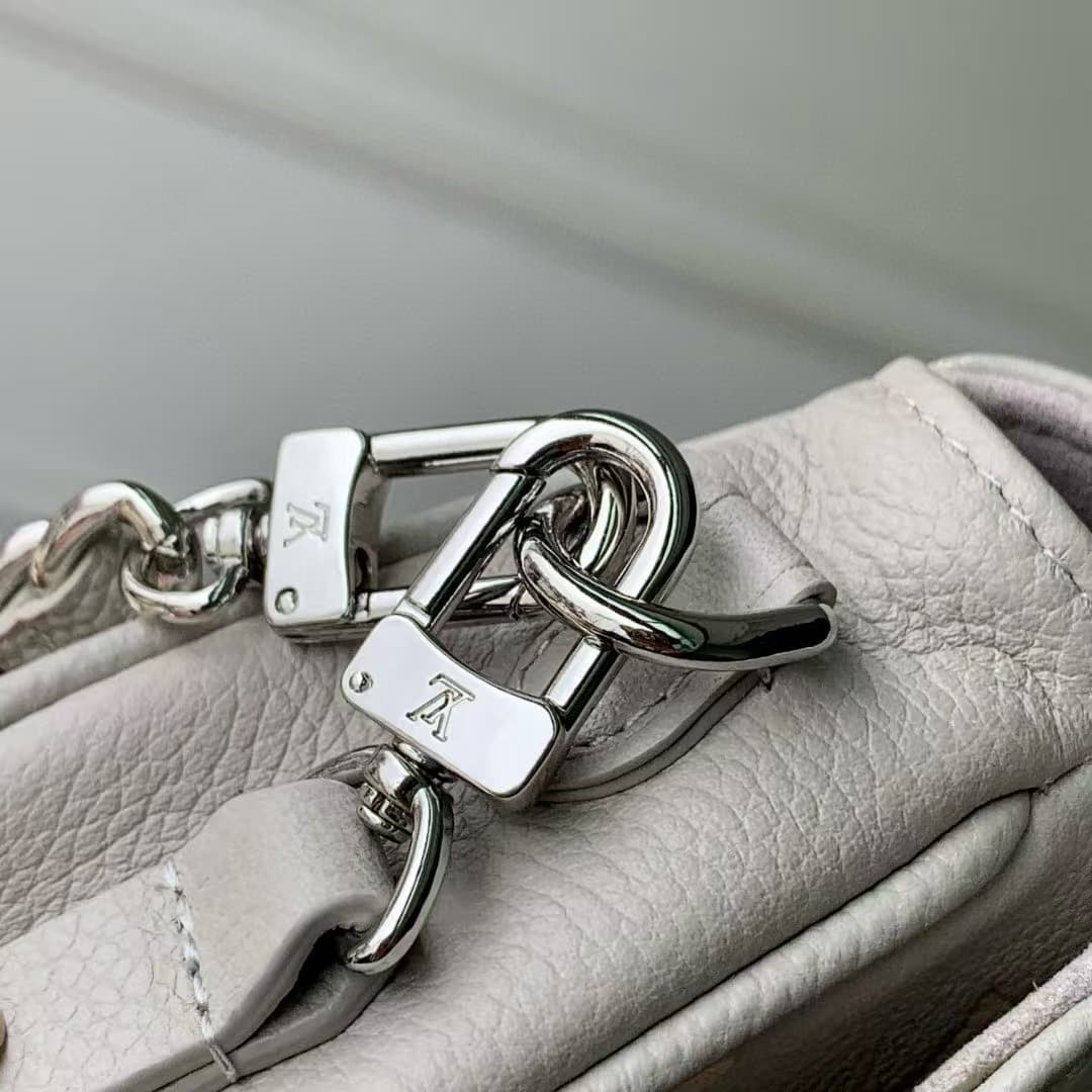 Louis Vuitton Wallet On Chain Ivy Embossed grained cowhide leather M14225 High