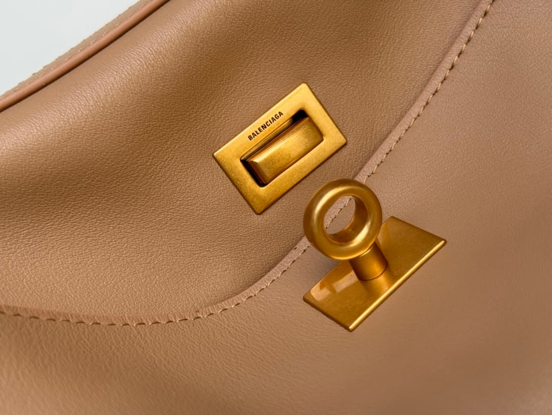 Balenciaga Rodeo Medium Bag in Latte Leather With Gold-Tone Metal TOP
