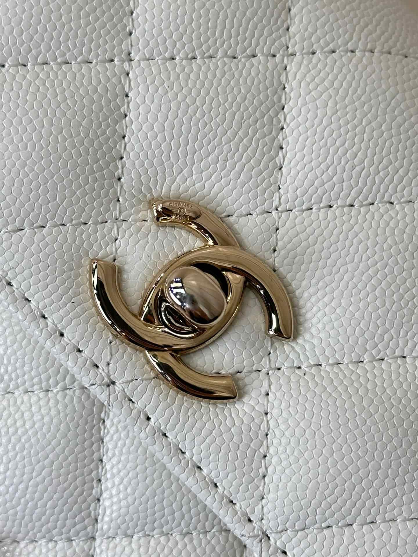 Chanel Clutch with chain Grained Calfskin & Gold-Tone Metal White AP4244 TOP