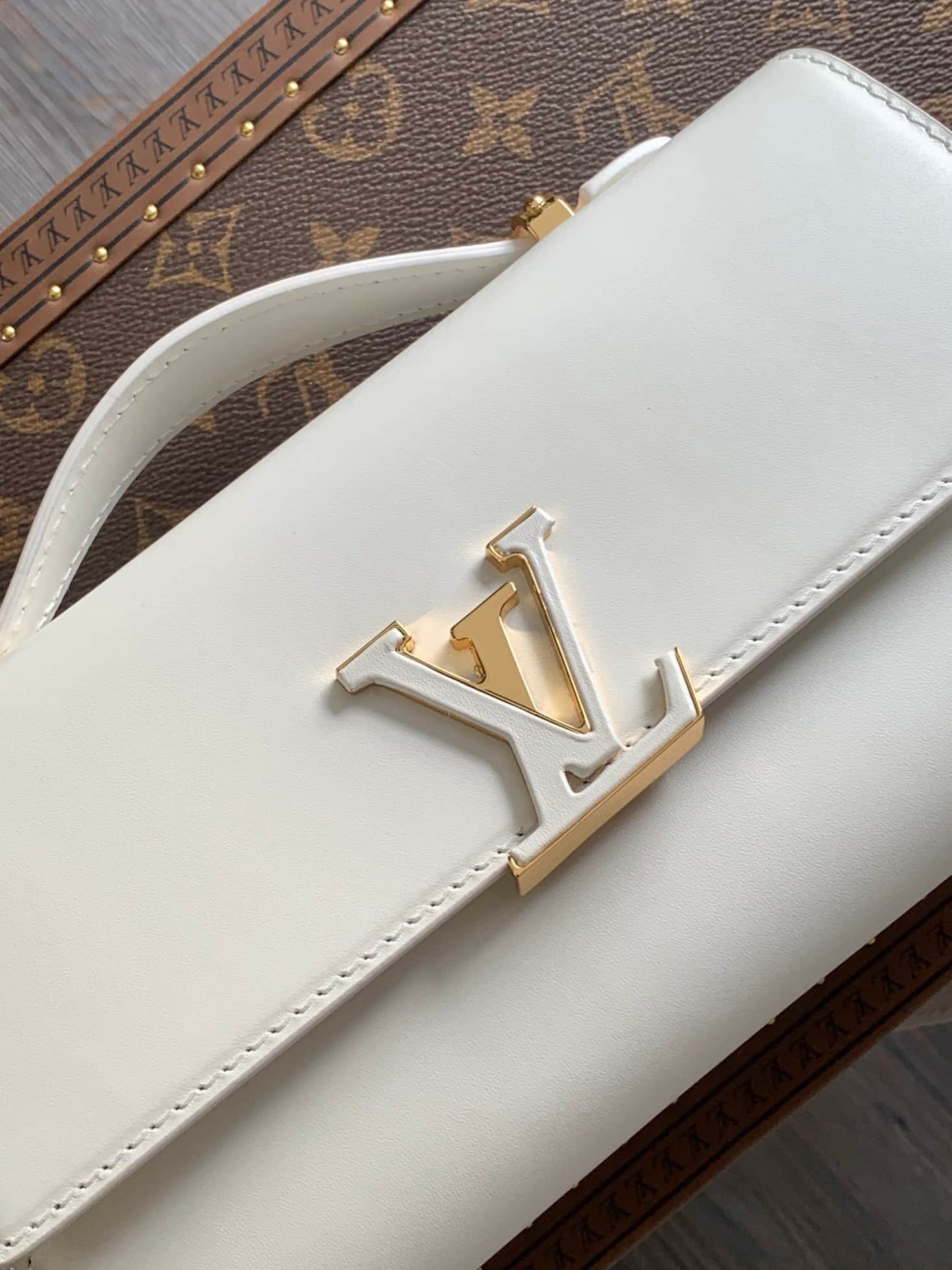 Louis Vuitton Wallet On Chain Capucines Snow Calf leather M12265 High