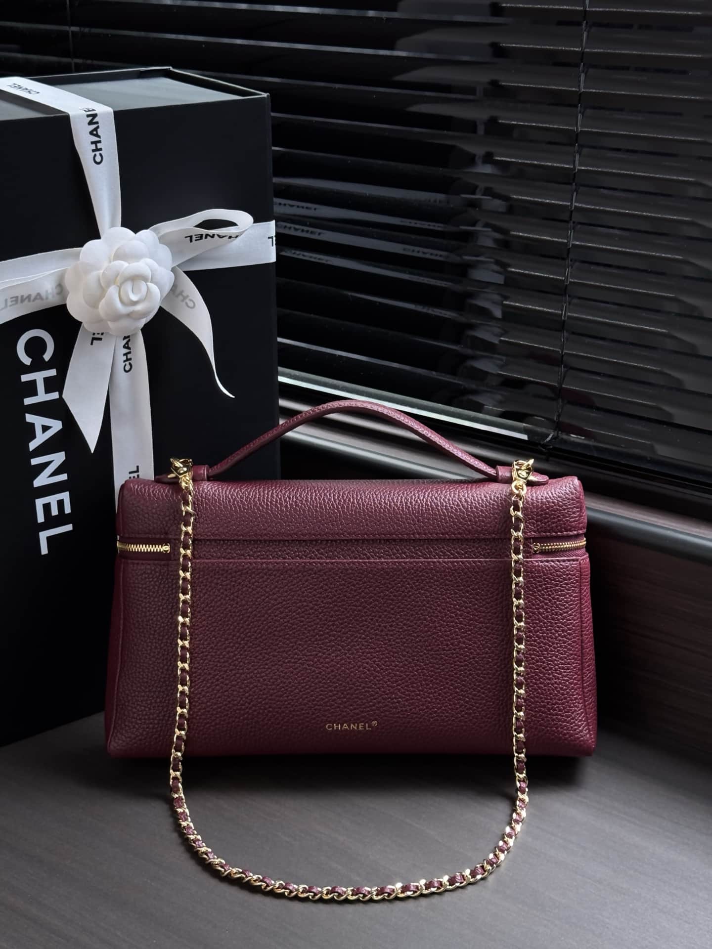 Chanel Vanity with chain Grained Calfskin & Gold-Tone Metal Dark Burgundy AS6473 A