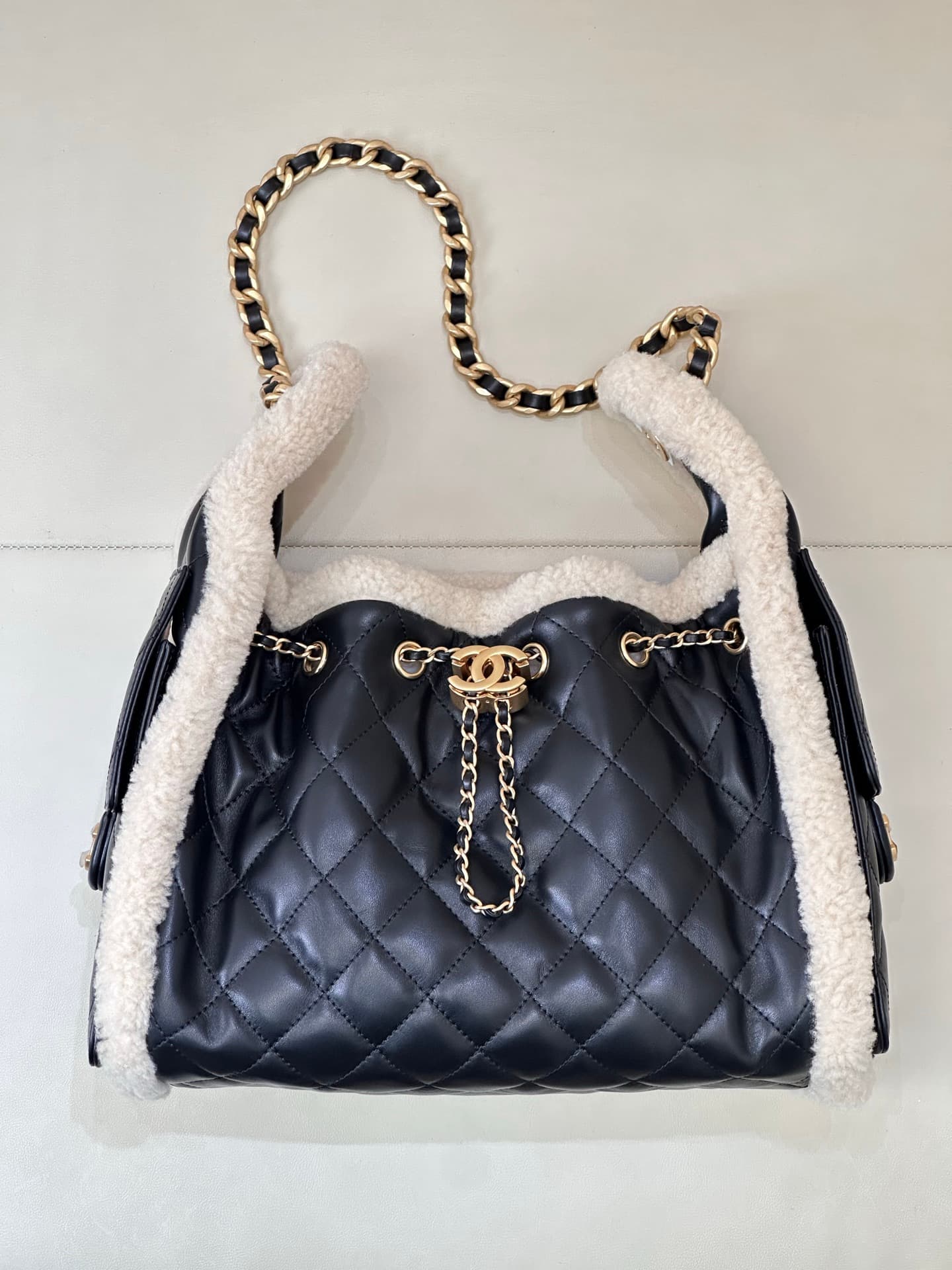 Chanel 25 Small Hobo handbag AS5293 Lambskin with crumpled sheepskin shearling&Gold-tone Metal Black TOP