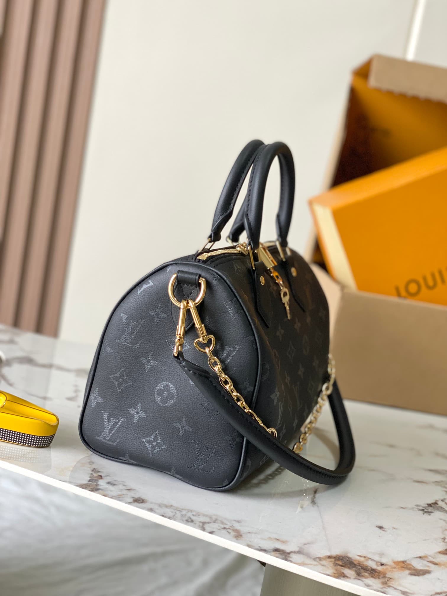 Louis Vuitton Speedy Bandoulière 25 Black Calf leather M26486 TOP