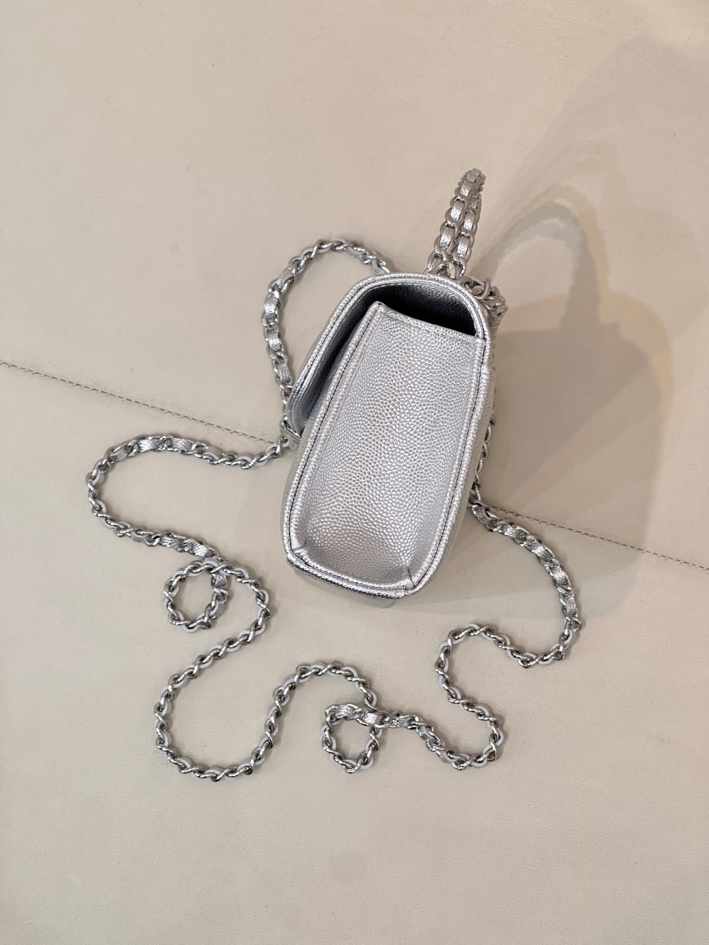 Chanel Clutch with chain Grained Calfskin&Silver-Tone Metal Silver AP3238 TOP