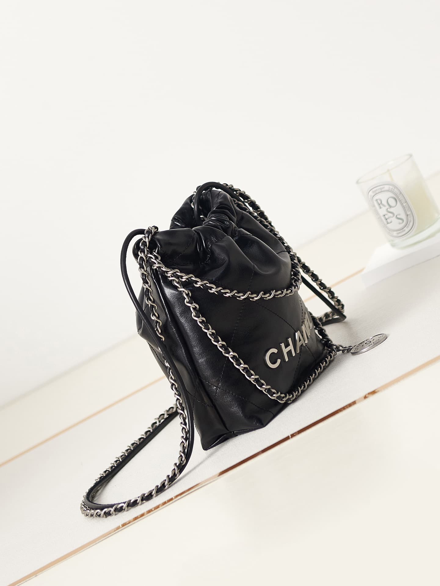 Chanel 22 MINI HANDBAG Shiny Calfskin Black & Silver-Tone Metal AS3980 A