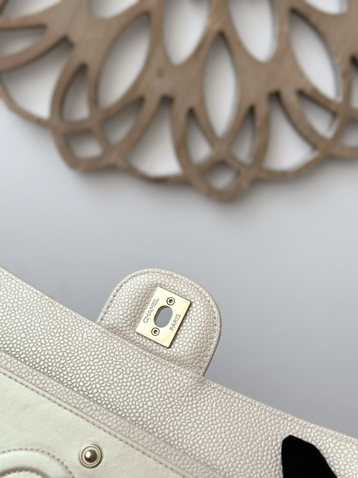 Medium CLASSIC HANDBAG Iridescent Grained Calfskin & Gold-Tone Metal Cream A