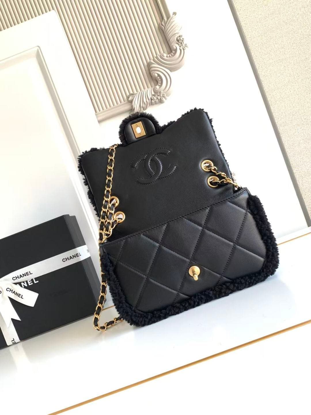 Chanel Small Shearling Flap Bag in Black lambskin with balck shearling & Gold-Tone Metal AS5149 A