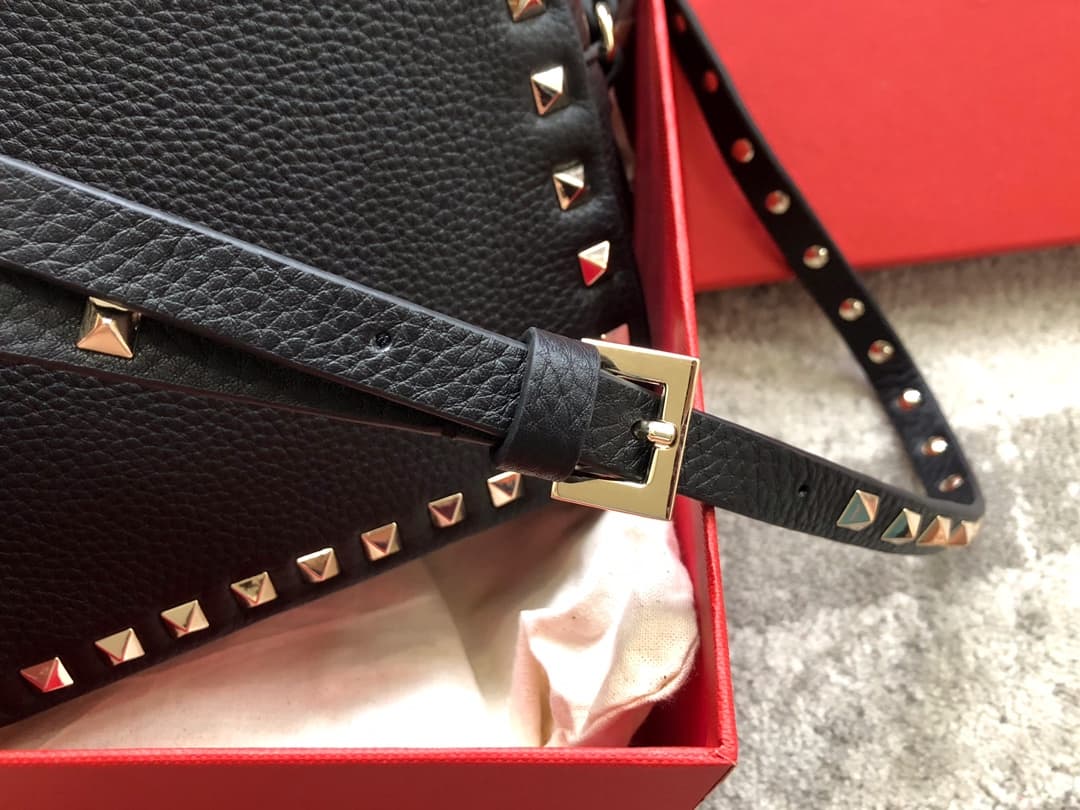 Valentino Garavani Rockstud Camera Bag in black calfskin leather High