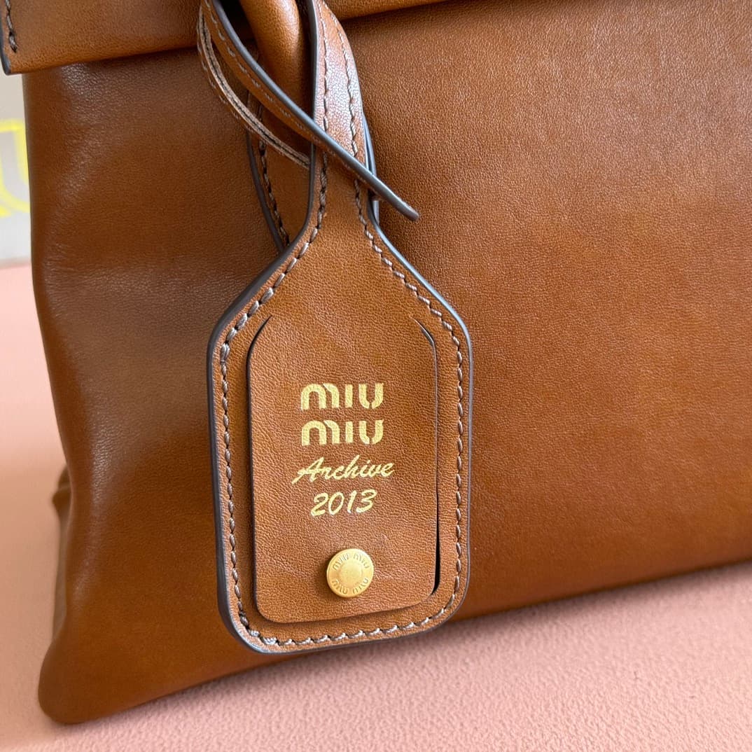 Miu Miu Solitaire shiny Calfskin leather bag brown 5BA302 High