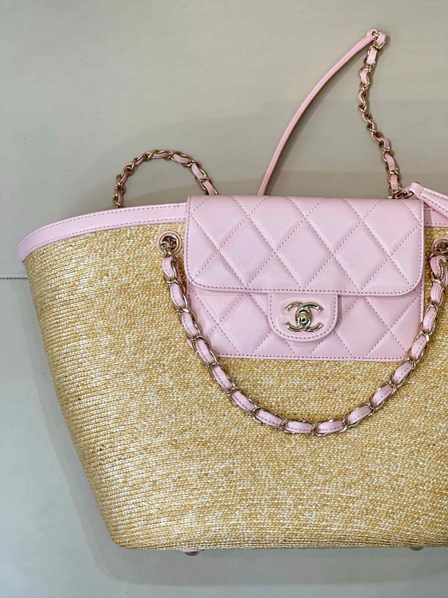 Chanel Coco Beach Shopping Bag Braided Straw Lambskin & Gold-Tone Metal Beige & Pink AS5952 TOP
