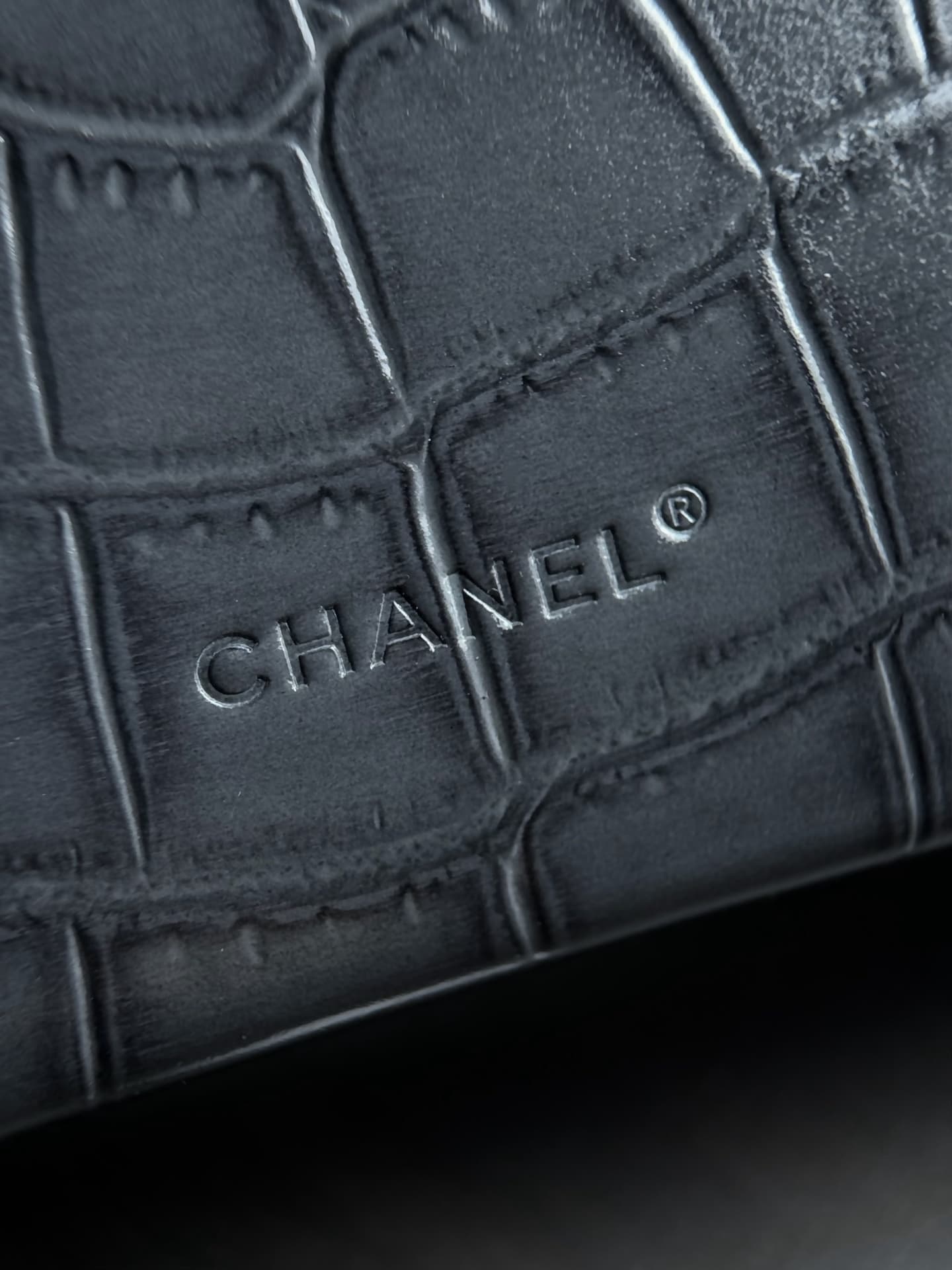 Chanel Vanity with chain Crocodile-embossed Calfskin & Gold-Tone Metal Dark Grey AS6473 A