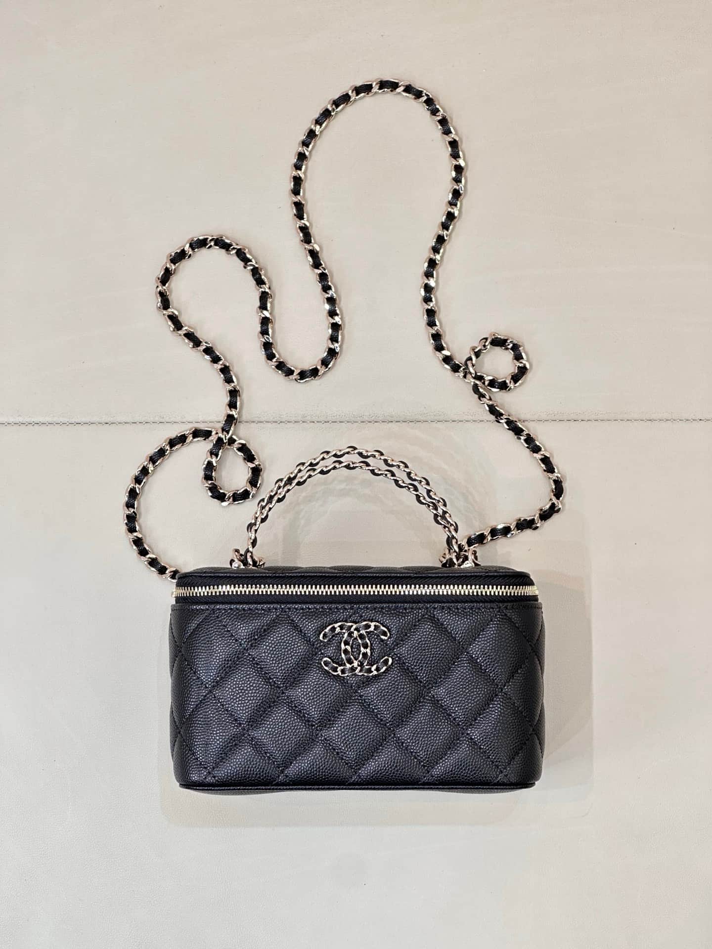 Chanel Classic Top Handle Vanity Case Grained Calfskin& Gold-Tone Metal Black AP5182 TOP