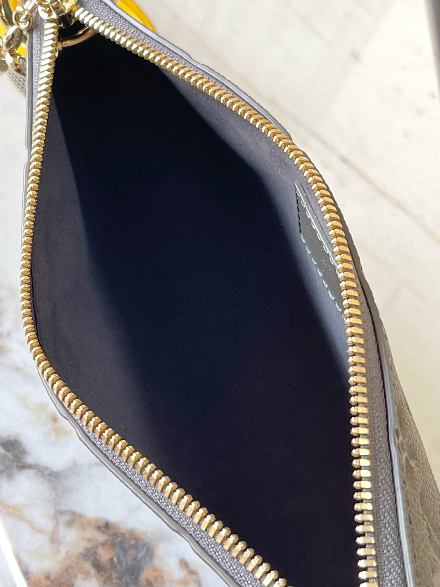 Louis Vuitton Pochette Sèvres Supple grained cowhide leather M12174 Top