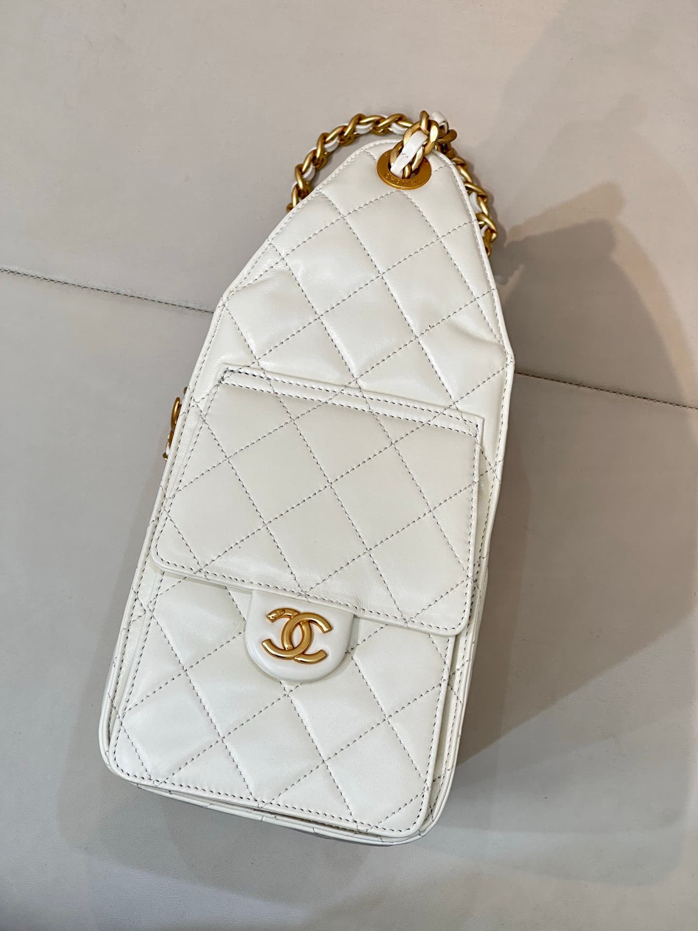 Chanel 25 Small Hobo handbag AS5293 Shiny Crumpled Calfskin  Gold-Tone & Ruthenium-Finish Metal  White TOP