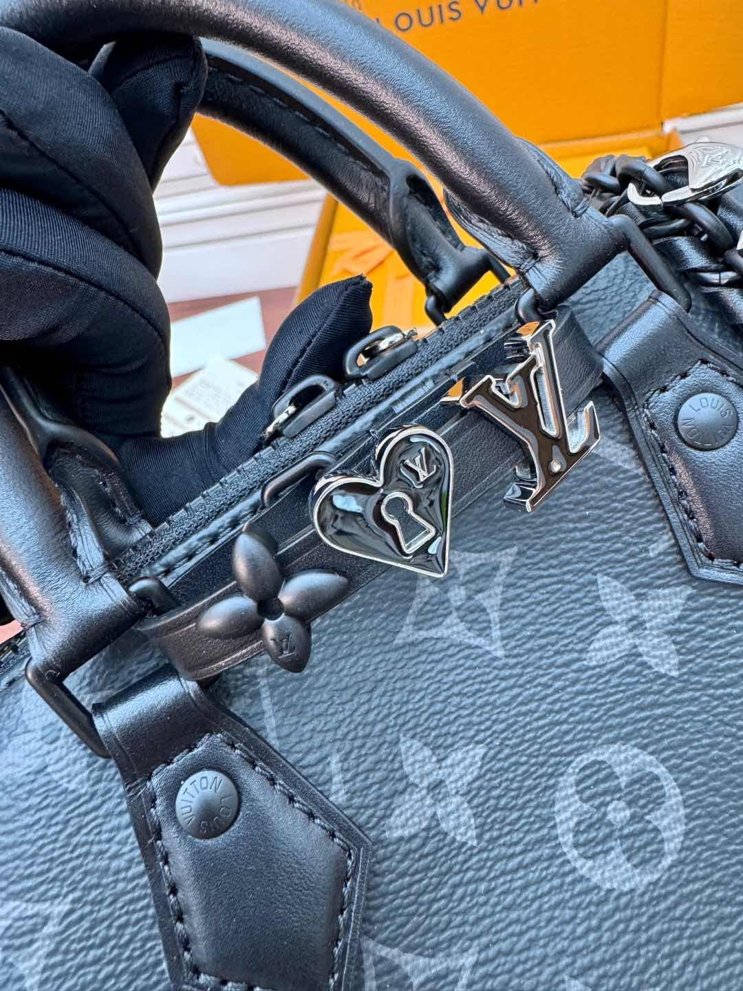 Louis Vuitton SPEEDY BANDOULIÈRE 18 Monogram Eclipse M24606 Top