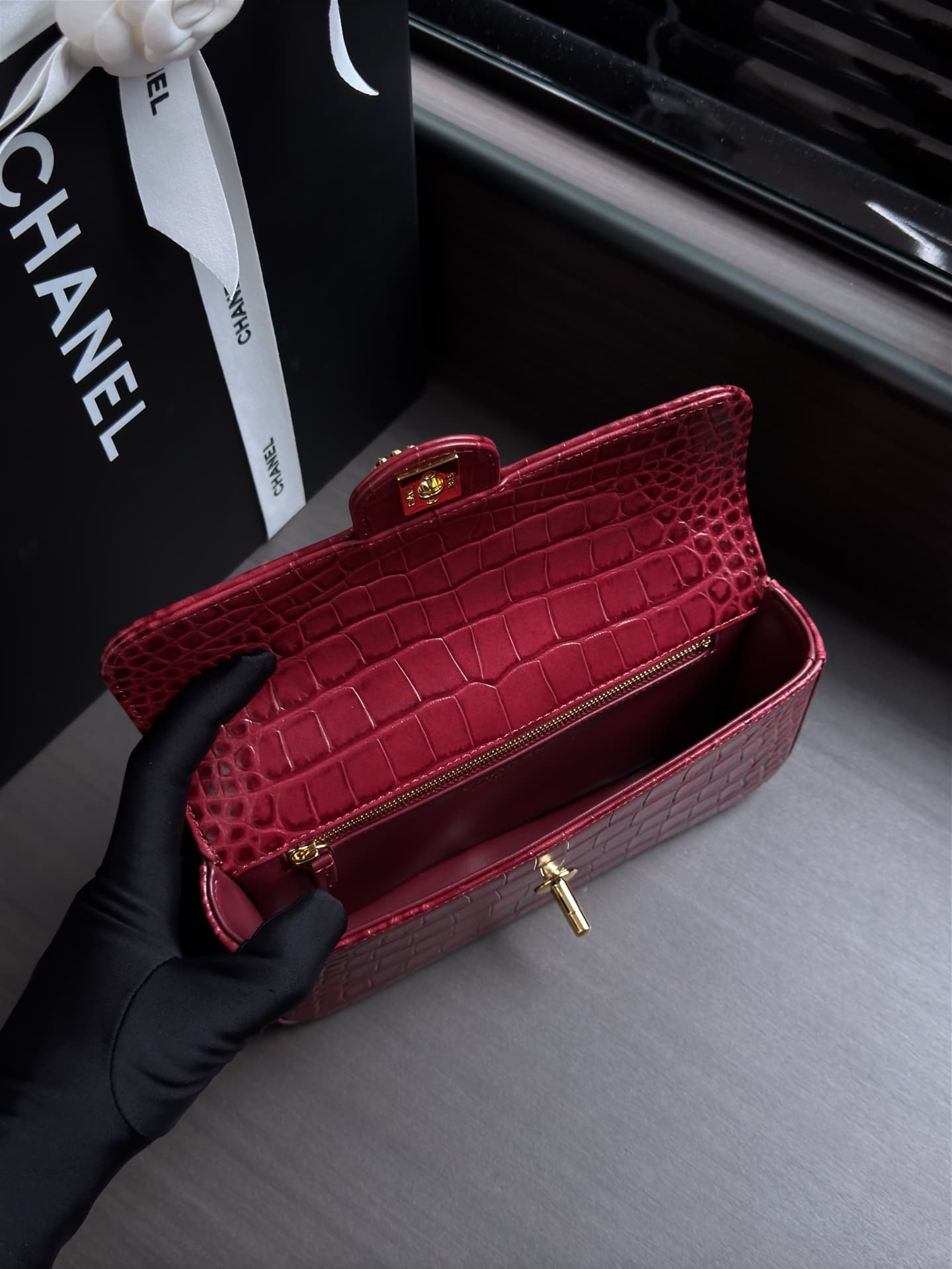 Chanel Flap Bag crocodile-embossed calfskin& Gold-Tone Metal Red AS6340 A