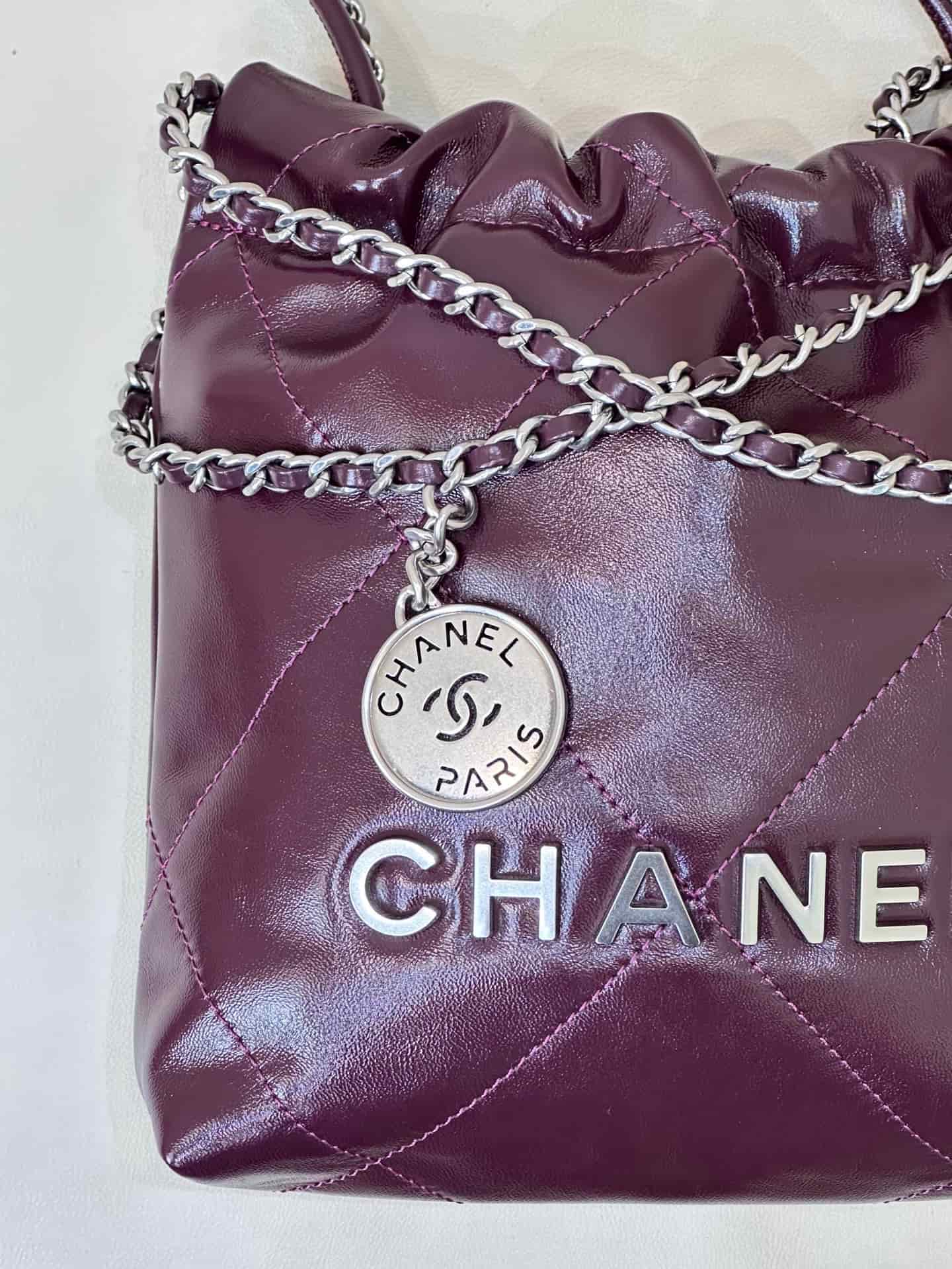 Chanel 22 MINI HANDBAG Shiny Calfskin Burgundy & Silver-Tone Metal AS3980 TOP