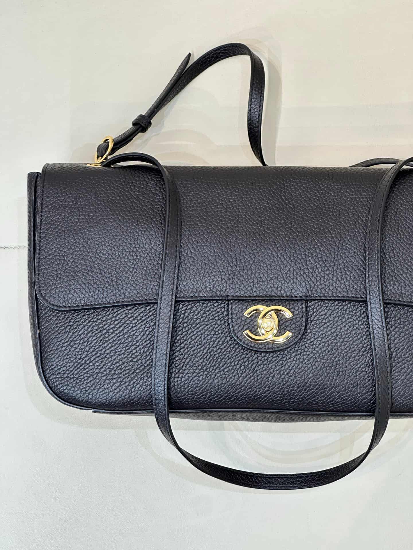 Chanel Maxi Flapbag Grained Calfskin & Gold-Tone Metal Black AS6231 TOP