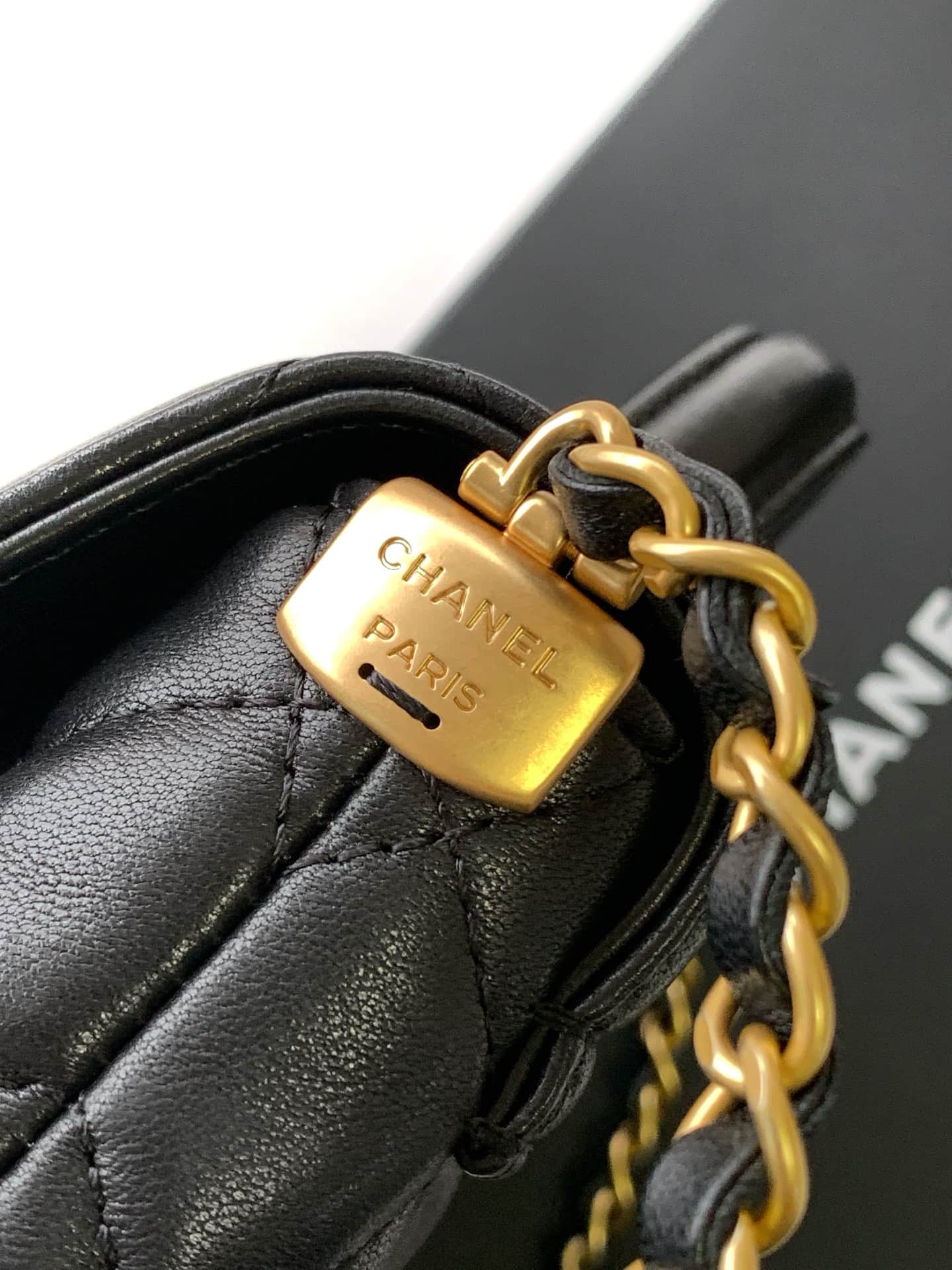 SMALL FLAP BAG WITH TOP HANDLE Lambskin Gold-Metal AS5355 Black A