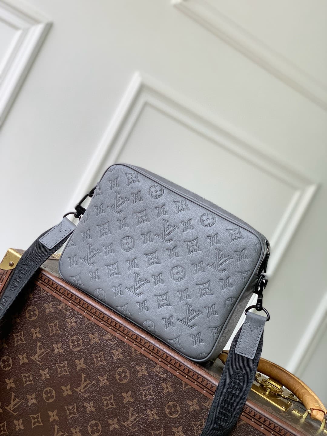 Louis Vuitton Trio Messenger Anthracite Gray Monogram Shadow calfskin leather M27185 High