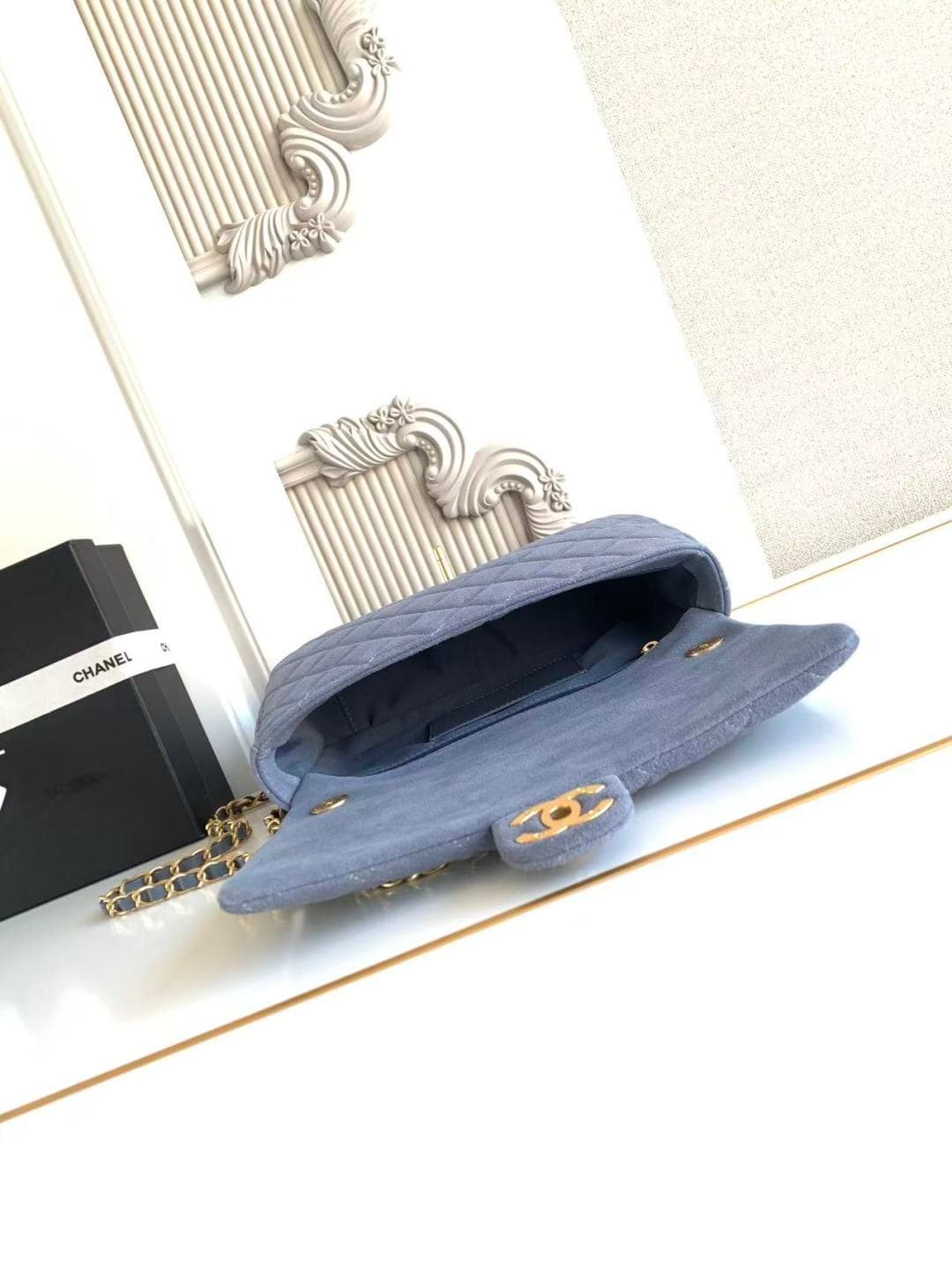 Chanel Classic Flap bag in Blue Suede & Gold-Tone Metal AS5987 A