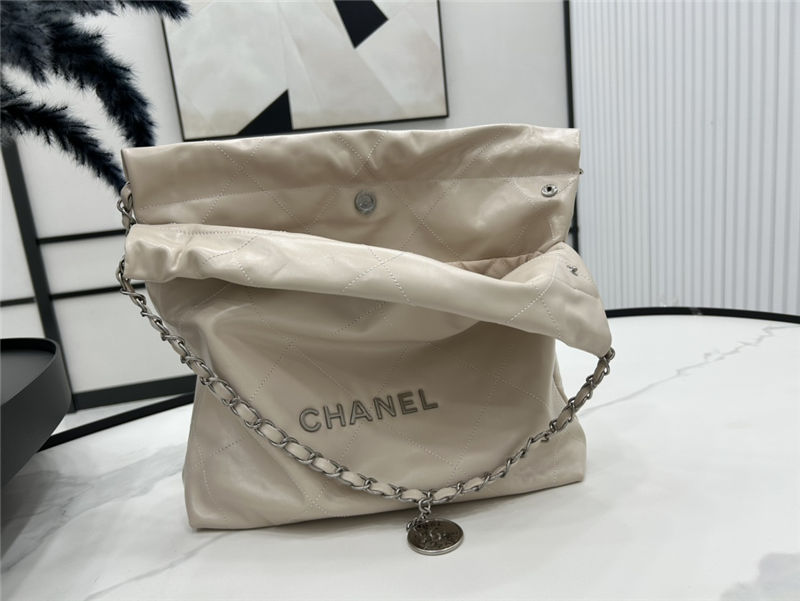 Chanel 22 SMALL HANDBAG Shiny Calfskin & Silver-Tone Metal AS3260 Nude High