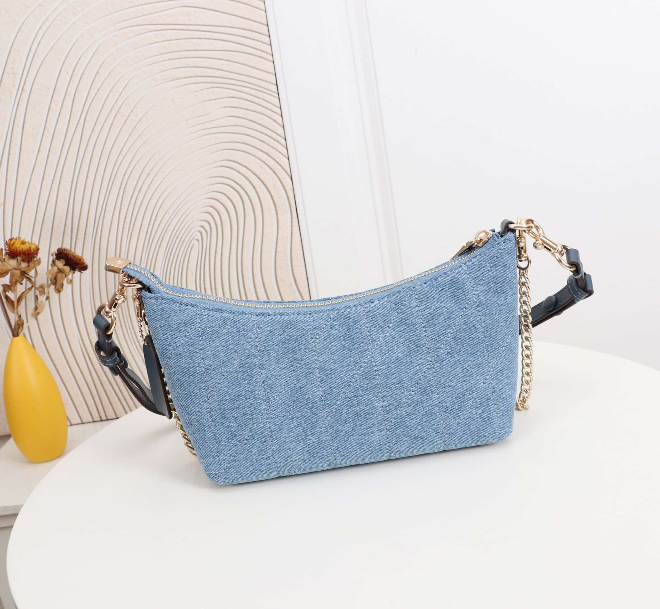 Coach Caitlin Shoulder Bag With Quilting Denim/Gold/Indigo High