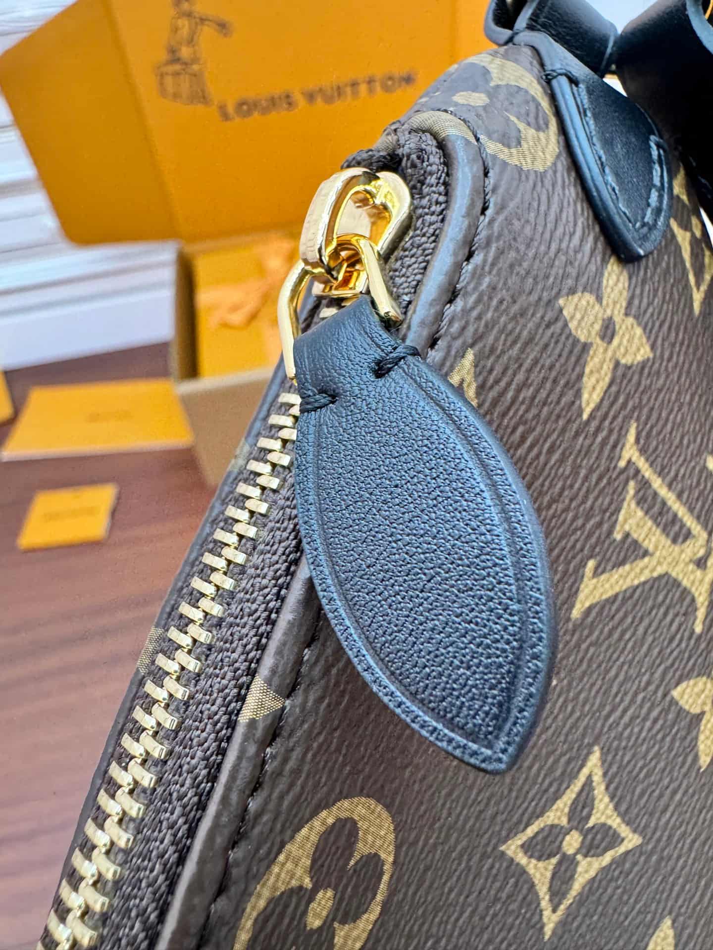 Louis Vuitton Keepit Monogram Coated canvas M14806 TOP