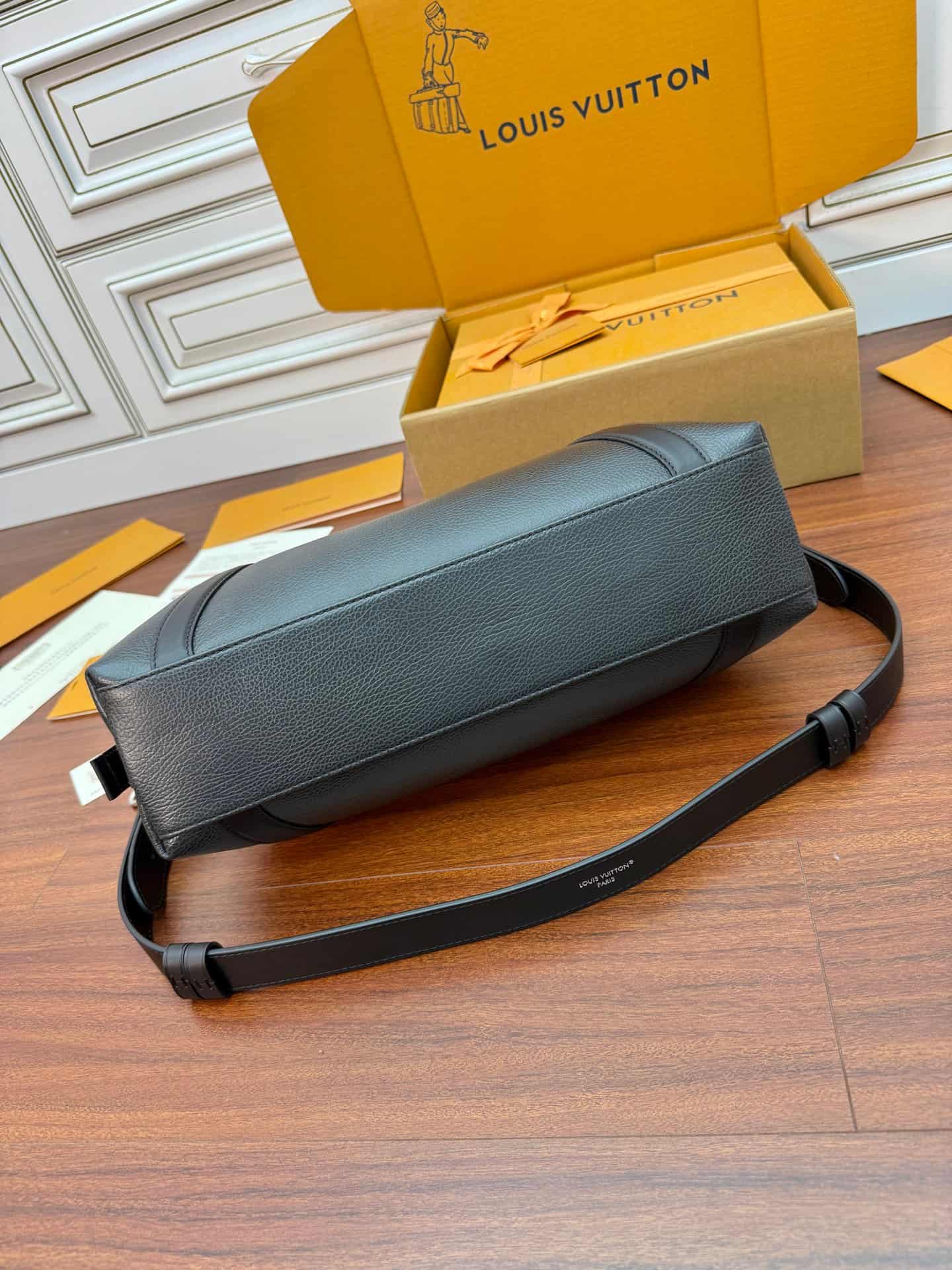 Louis Vuitton LV Biker MM Black Lambskin leather M14700 TOP