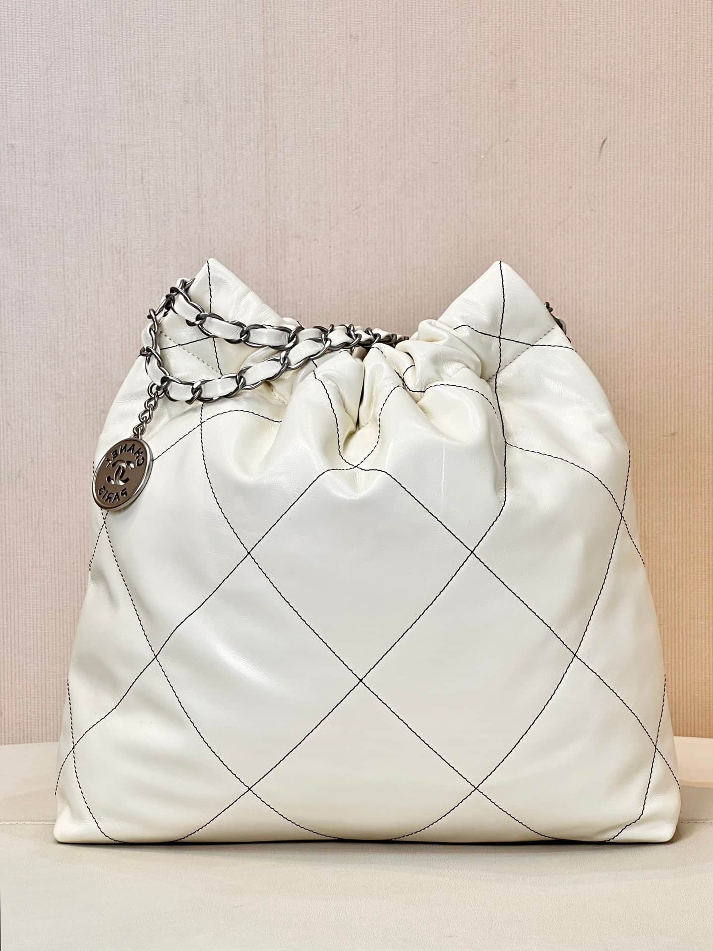 Chanel 22 Small handbag Shiny calfskin & silver-tone metal AS3260 White TOP