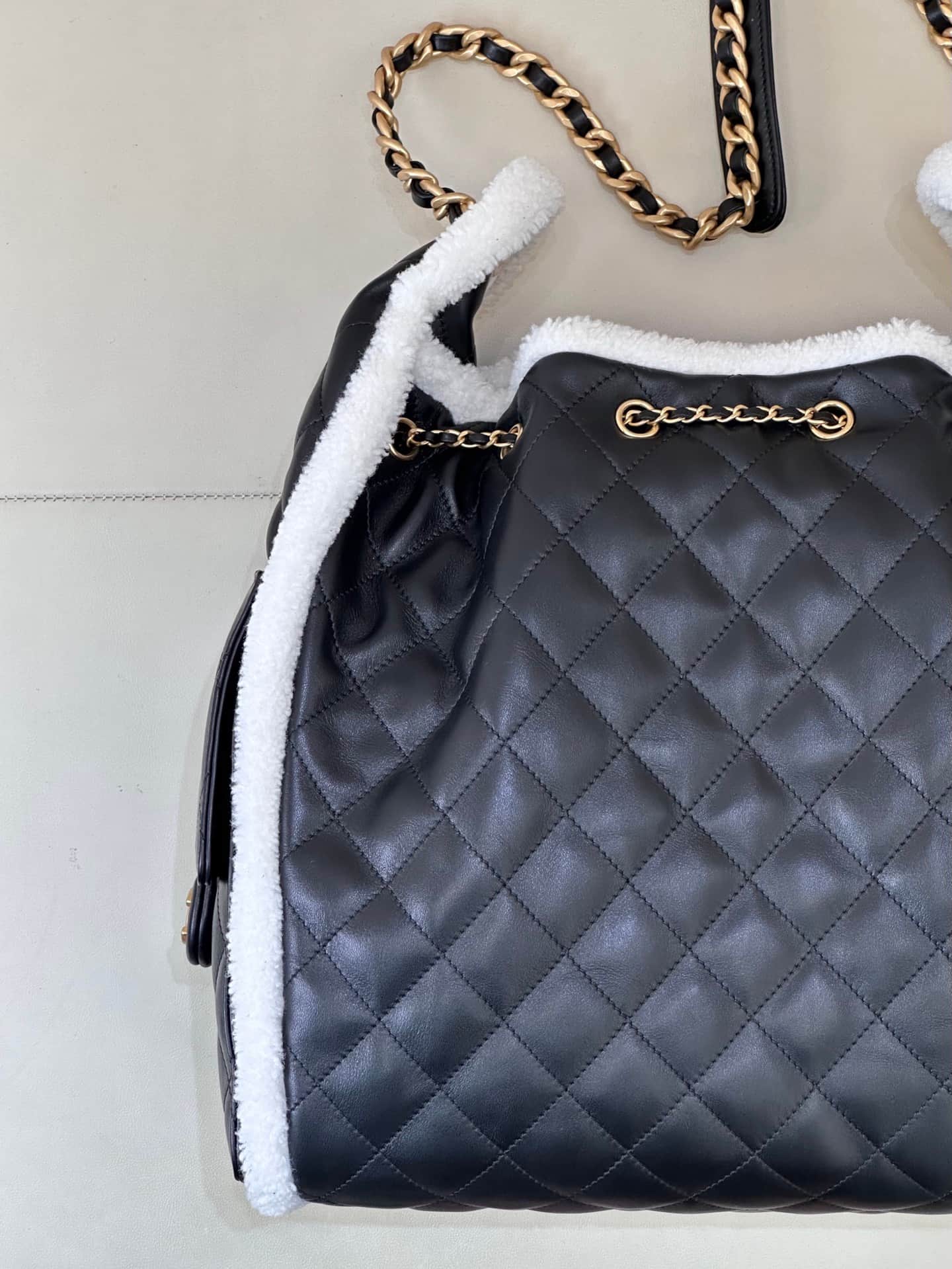 Chanel 25 Medium Hobo handbagAS5311 Suede &Shearling &Gold-tone Metal Black TOP