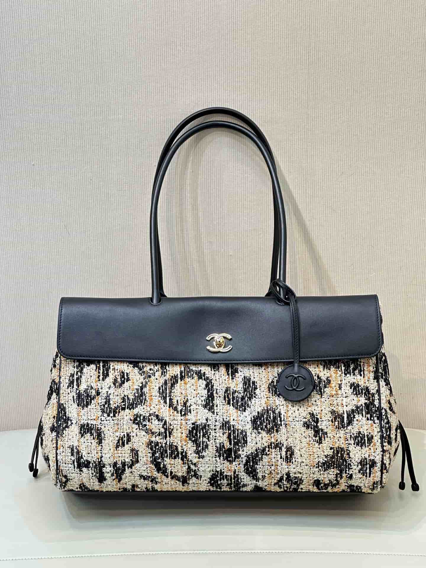 Chanel Shopping Bag Tweed Calfskin & Gold-Tone Metal AS6428 TOP
