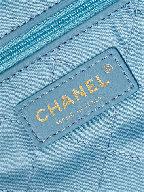 Chanel 22 SMALL HANDBAG Metallic Calfskin & Gold-Tone Metal AS3260 Blue A