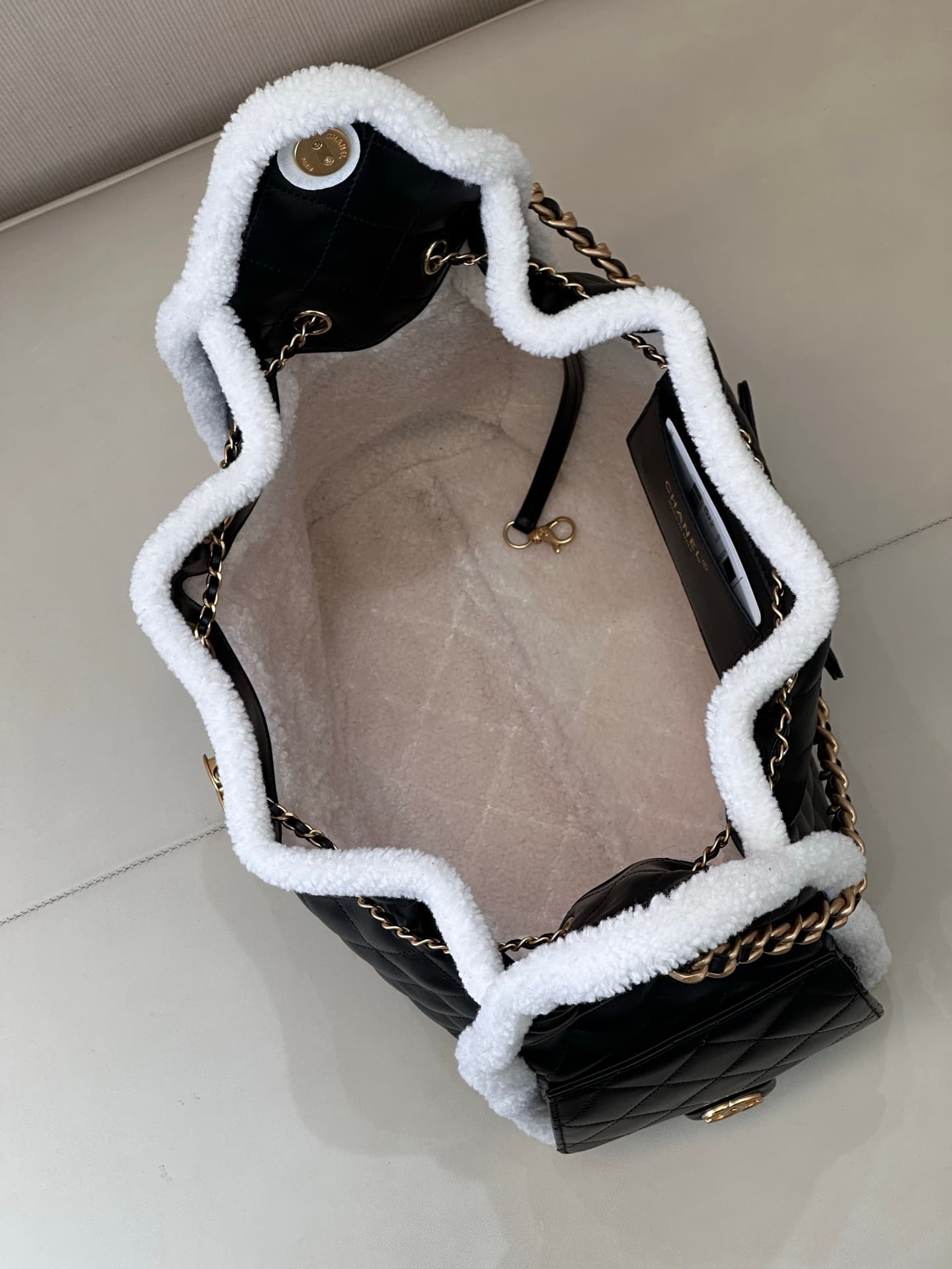 Chanel 25 Medium Hobo handbagAS5311 Suede &Shearling &Gold-tone Metal Black TOP