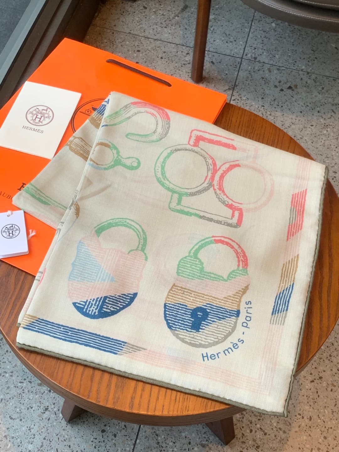 Hermes Inventaire Poetique pour un Conte Sellier shawl 140