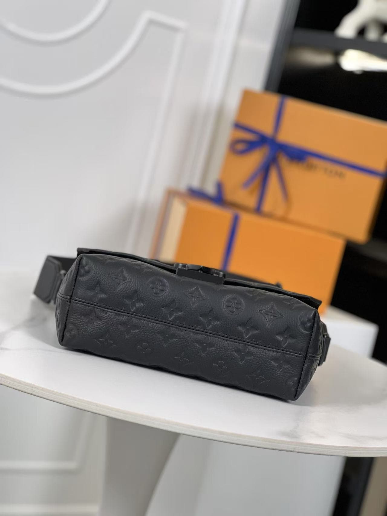 Louis Vuitton S-Cape Messenger Monogram Taurillon Leather M23741 High