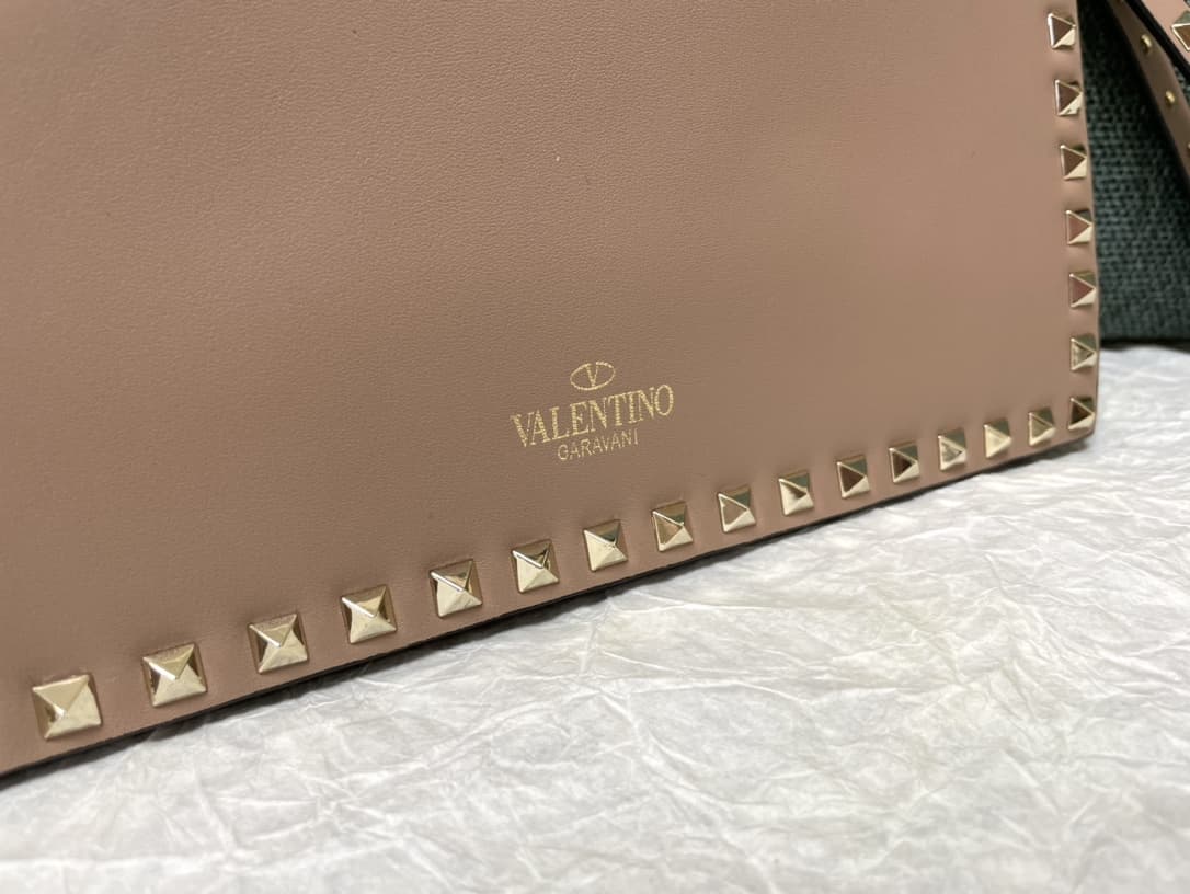 Valentino Medium Clutch In Pink Calfskin High