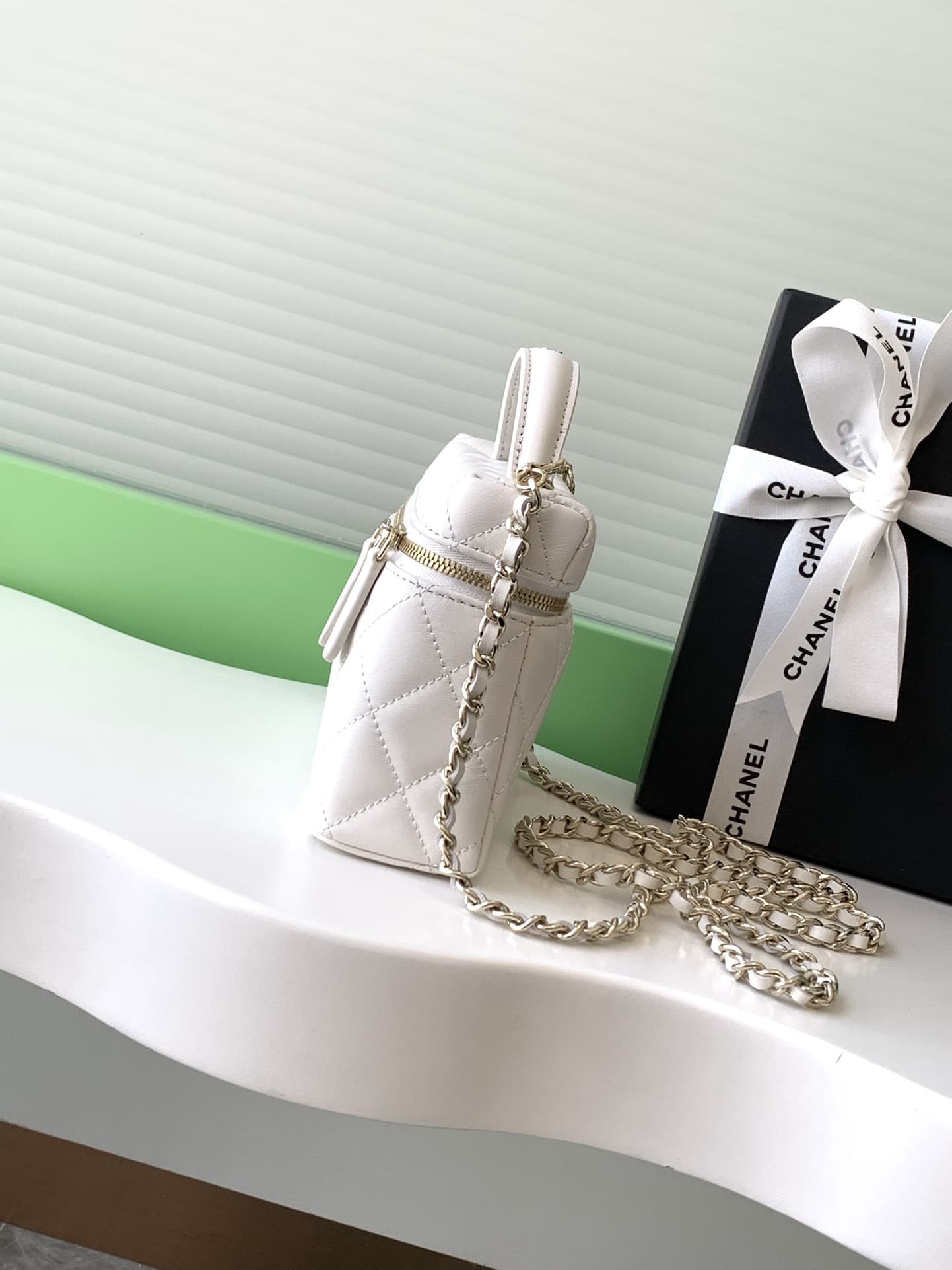 Chanel VANITY WITH CHAIN AP4407 Lambskin & Gold-Tone Metal White High