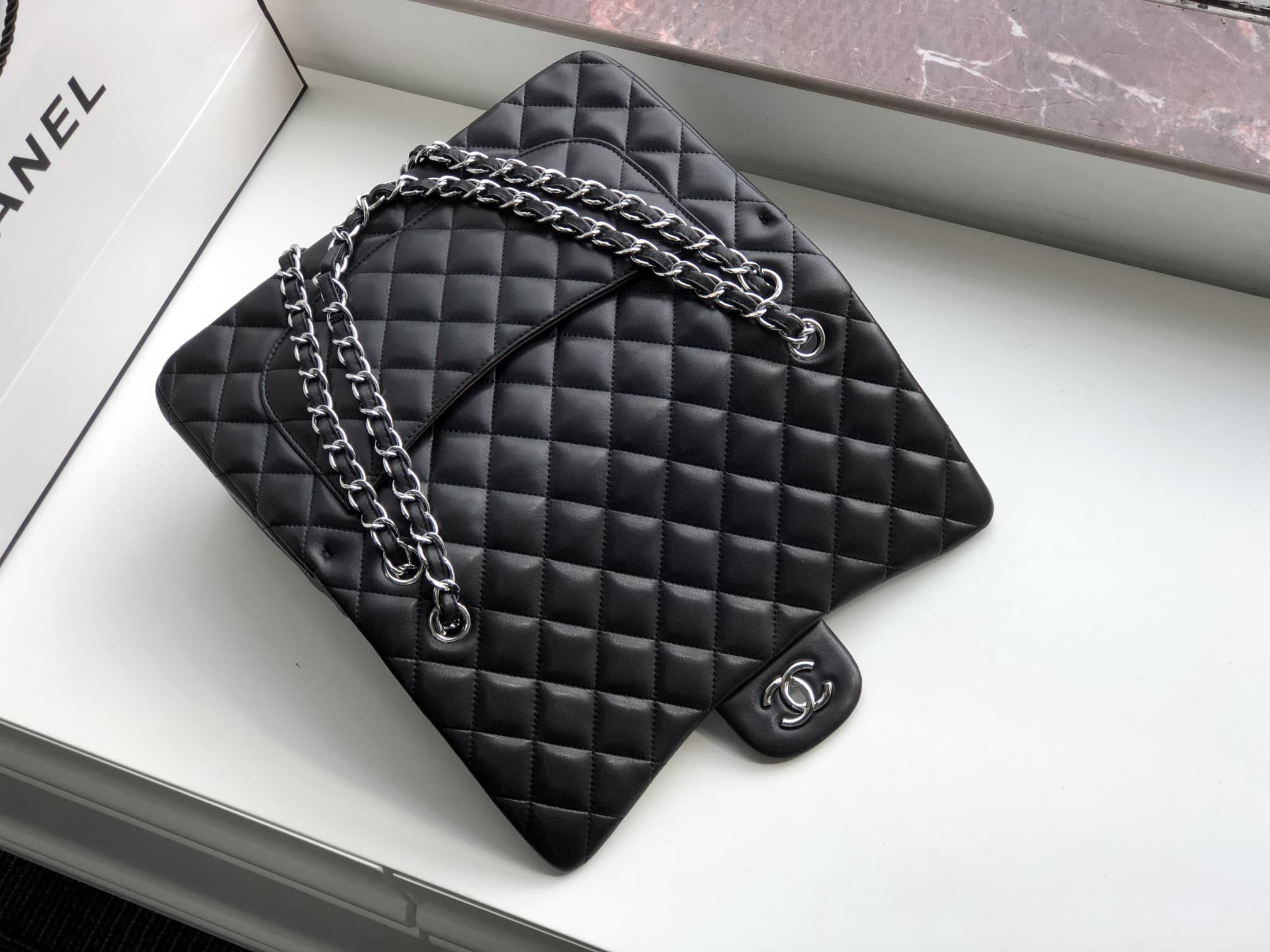 Large CLASSIC HANDBAG Lambskin Silver Metal Black A