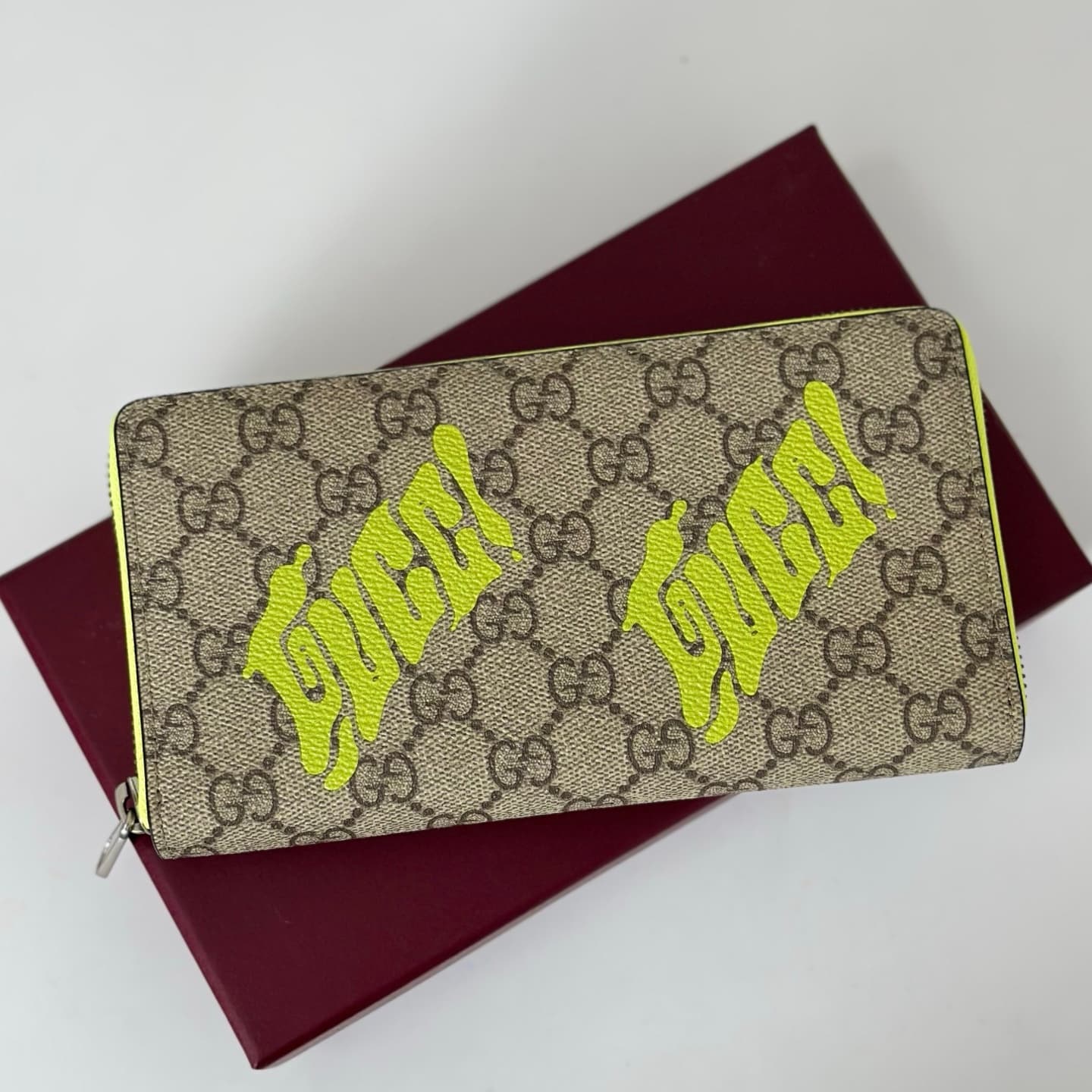 Gucci Bi-color GG Monogram zip around wallet with Acid green 835324 High