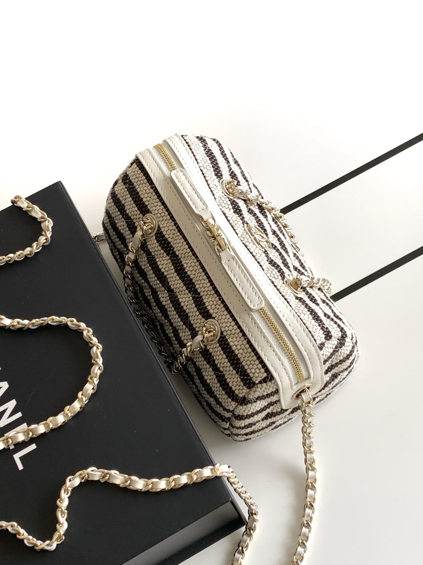 Chanel Clutch with Chain Printed Fabric & Gold-Tone Metal Beige & Light Black AP4986 A