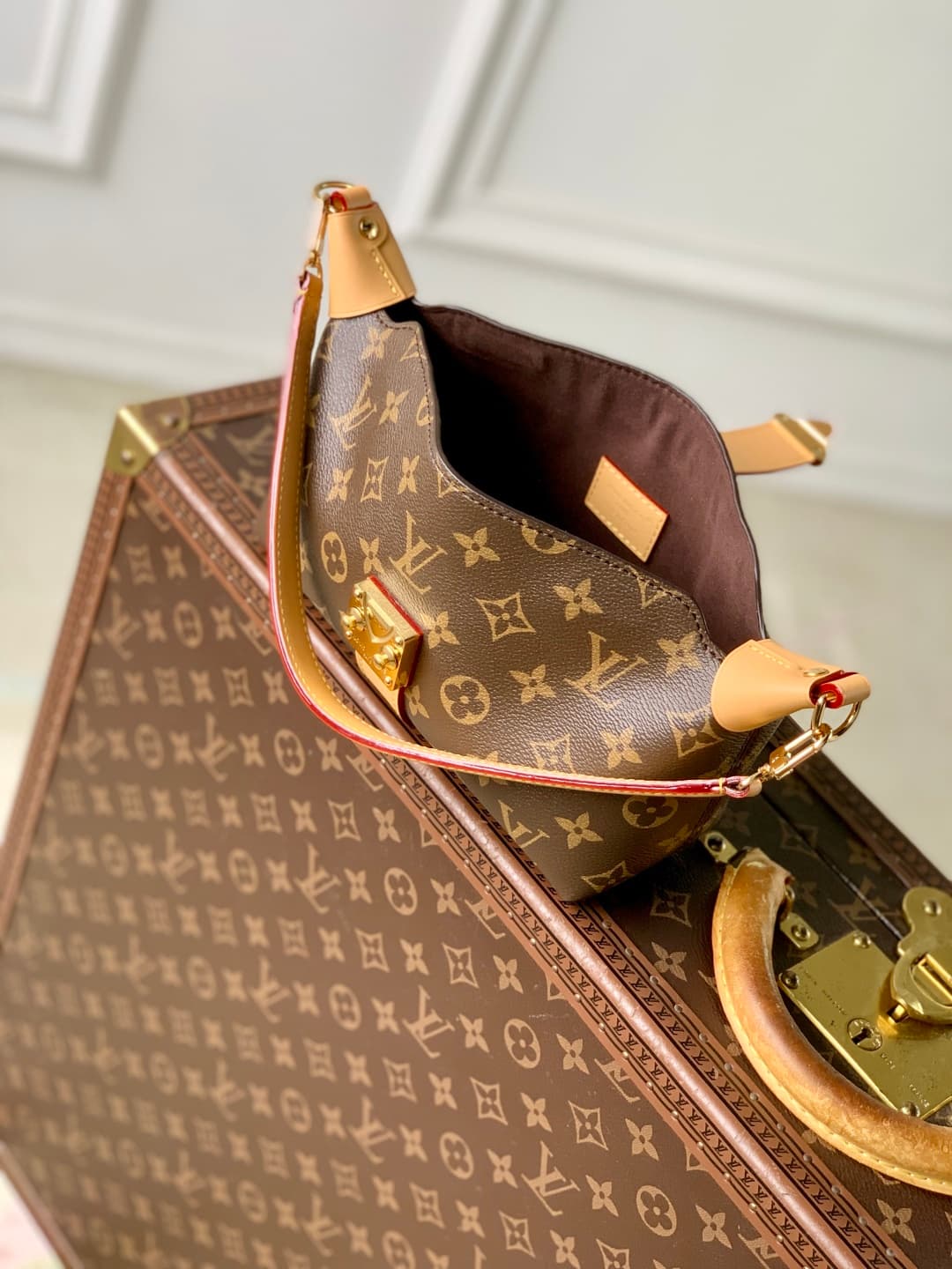 Louis Vuitton Pochette Mia Monogram canvas M26191 high