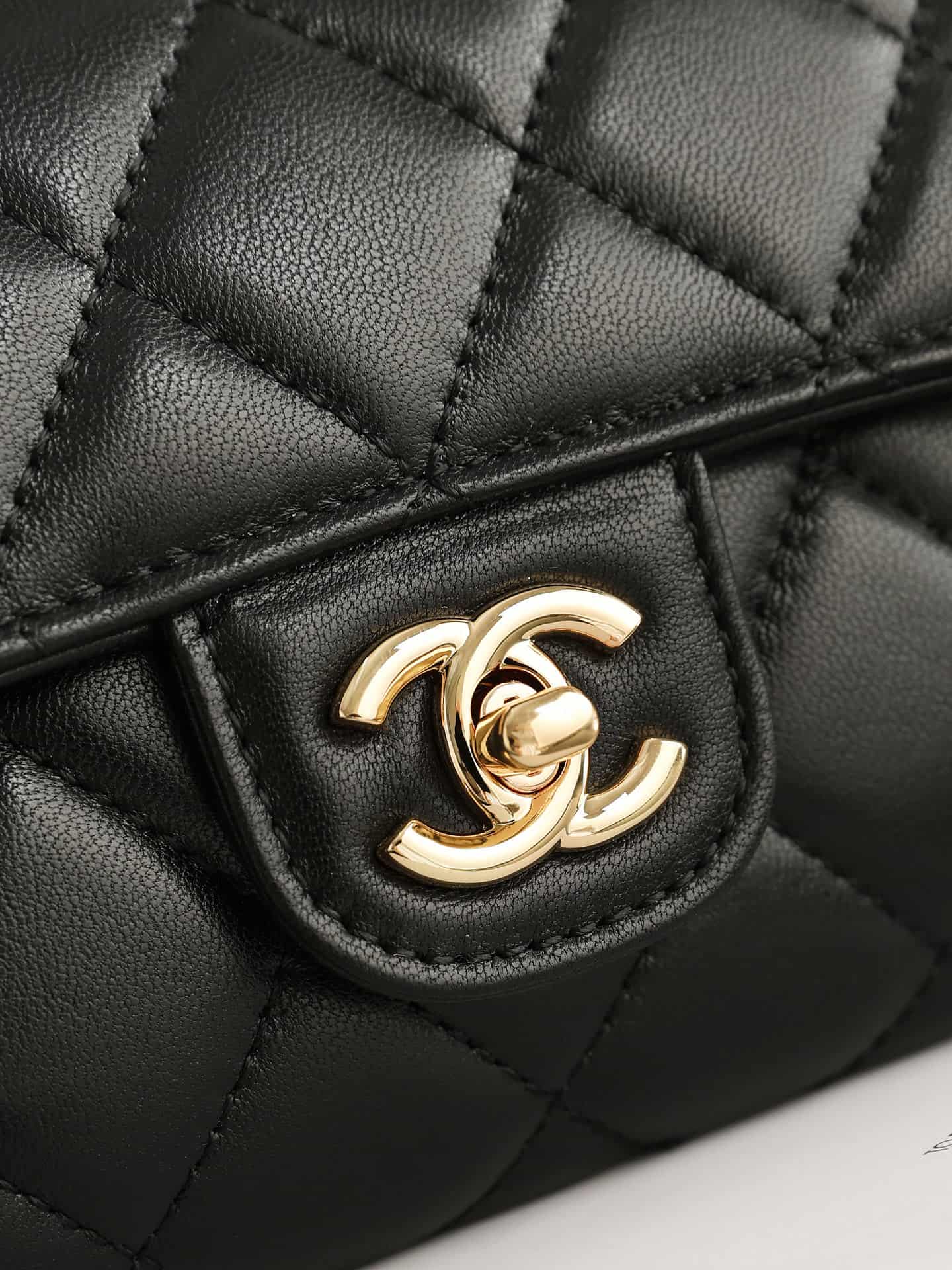 Chanel Clutch with chain Lambskin Calfskin & Gold-Tone Metal Black AP5280 A