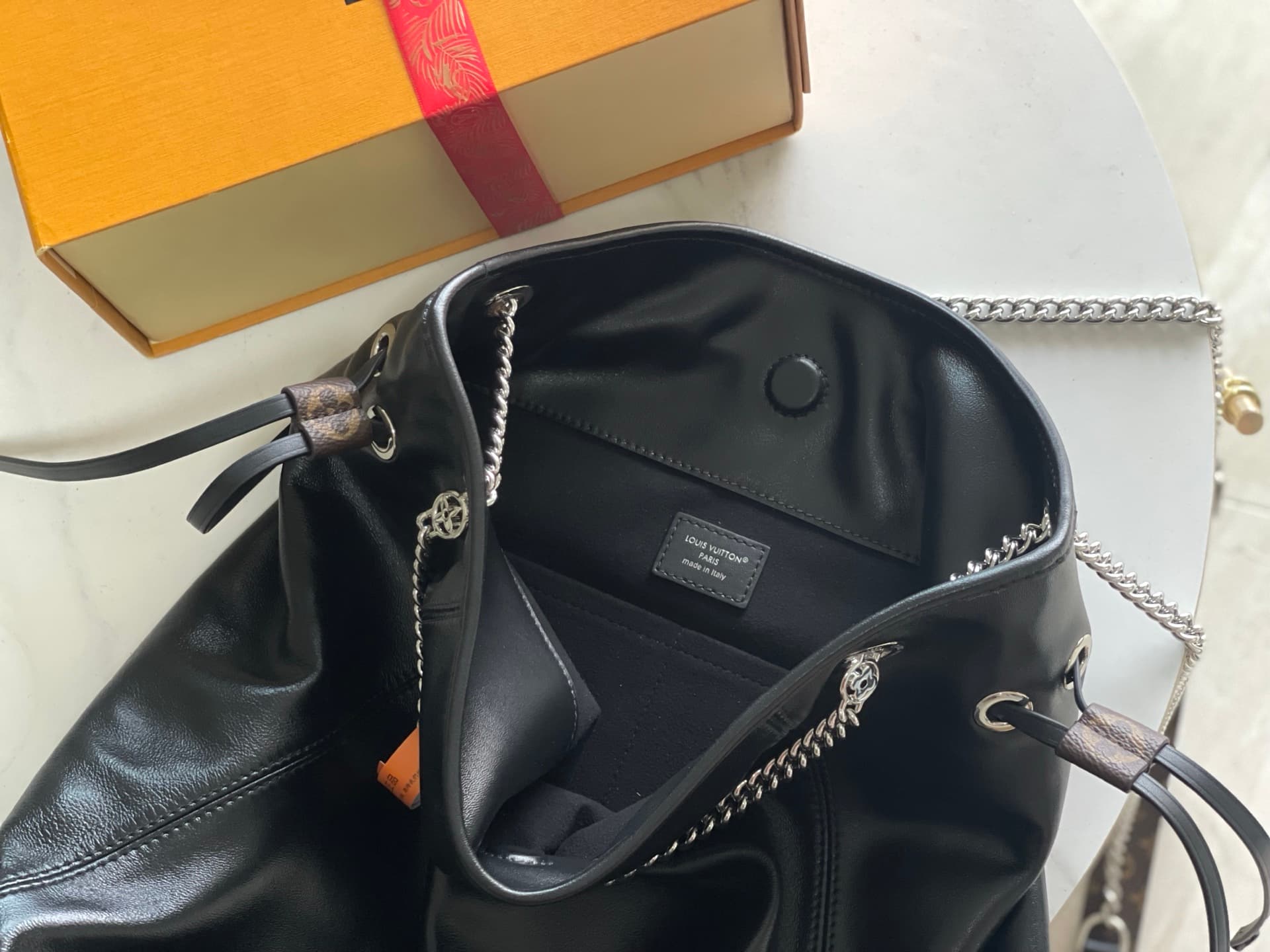 Louis Vuitton Off Duty Vibe MM Lamb leather M25545 Black TOP