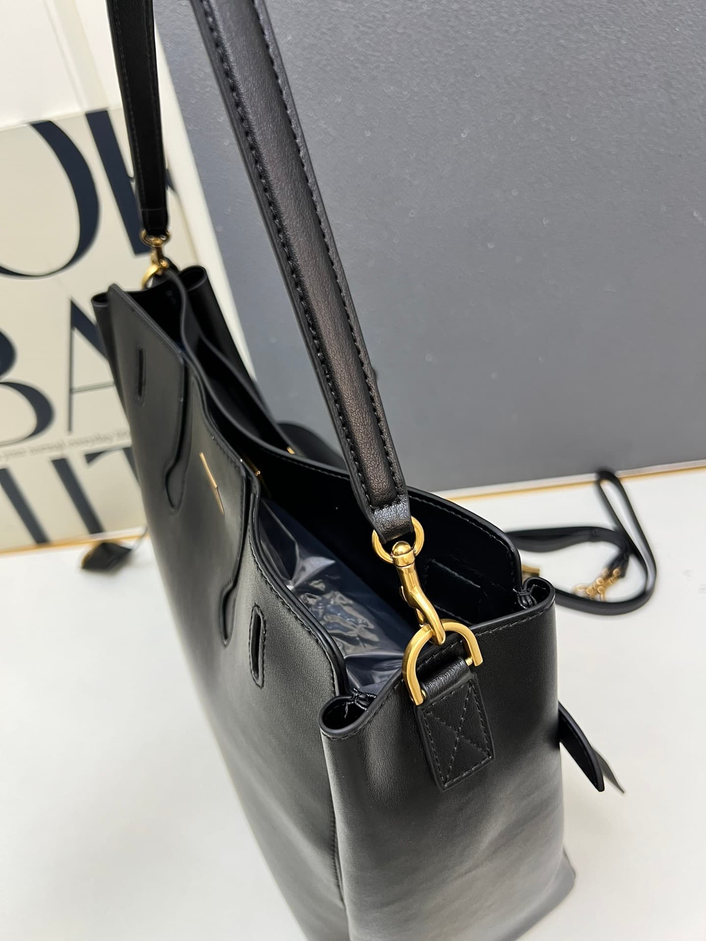 Balenciaga Bel Air Carry All Bag in balck  leather 1W8806 High