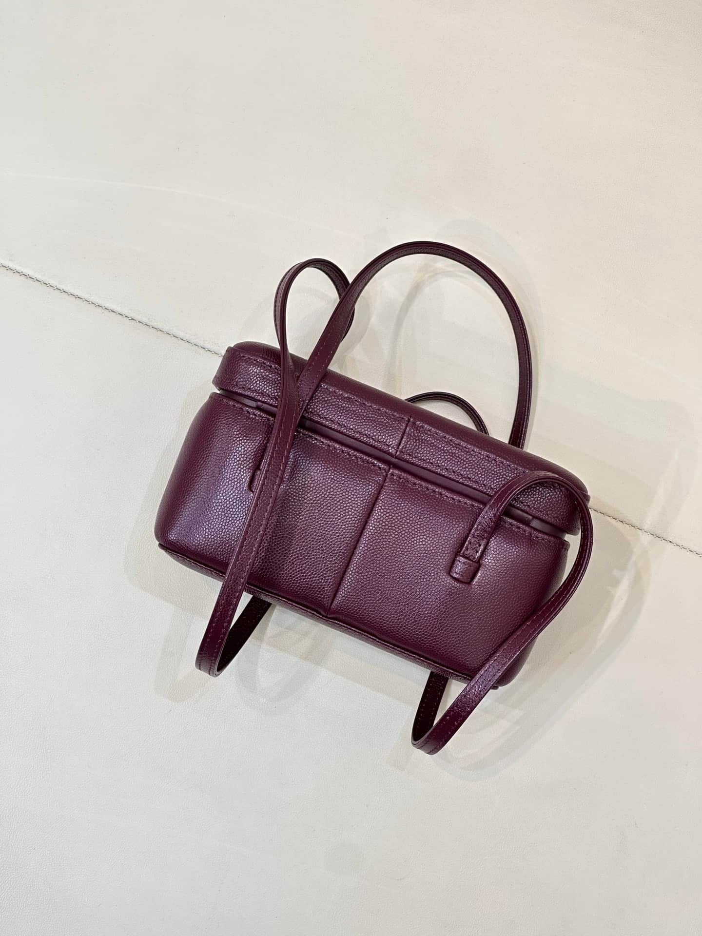 Chanel Long Vanity with Leather Strap Grained Shiny Calfskin & Gold-Tone Metal Claret AP5067 TOP