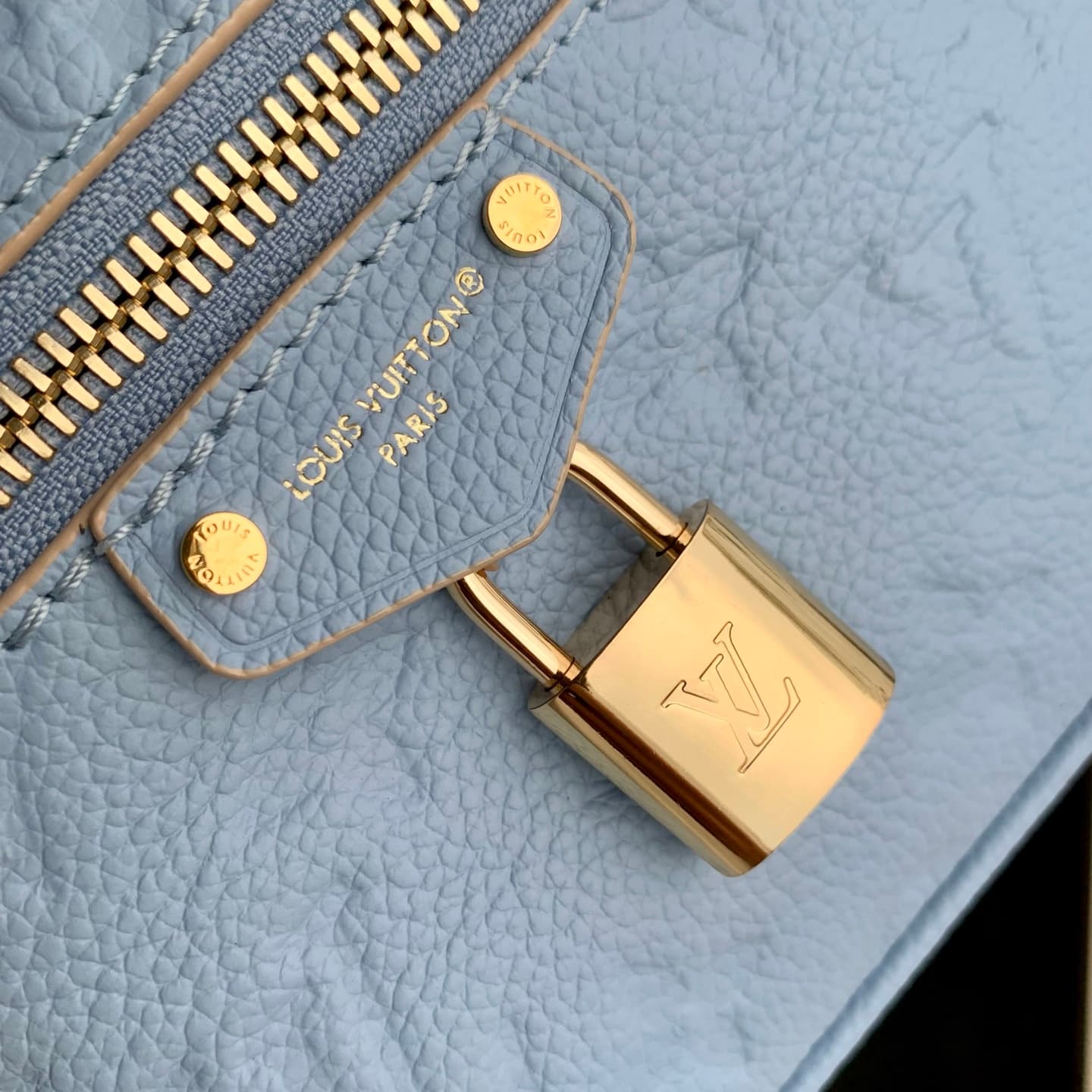 Louis Vuitton Vanity Chain Pouch Blue Iris/Peuplier Cowhide leather M2A007 High